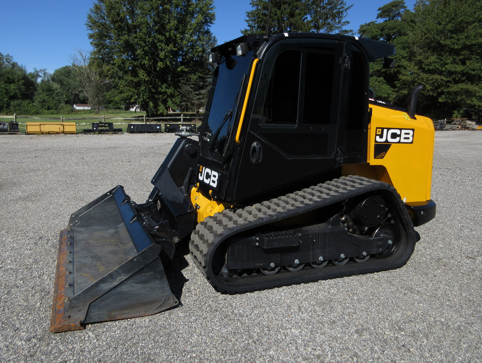 2023 JCB 300T