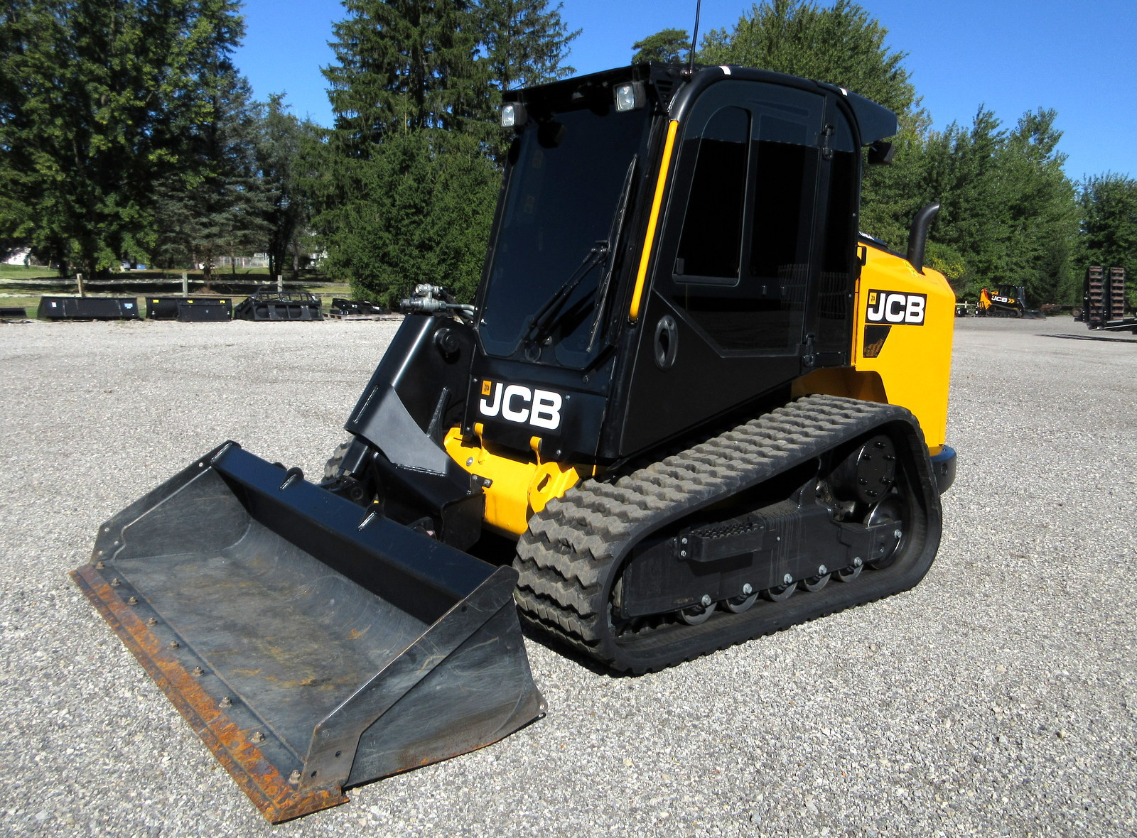 2023 JCB 300T