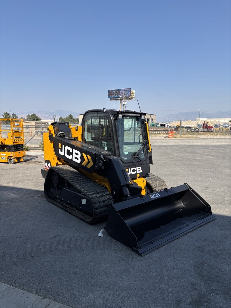 2026 JCB 4TS-8T
