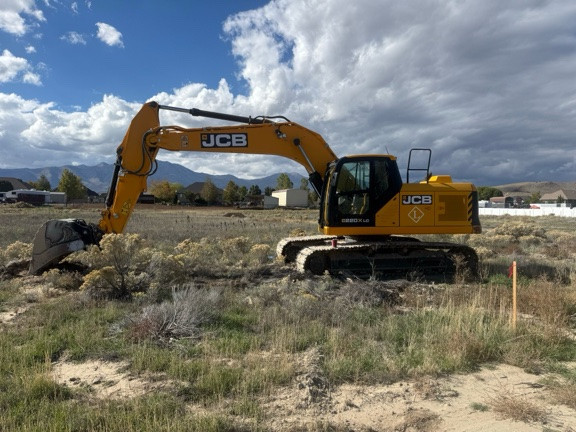 2022 JCB 220X LC