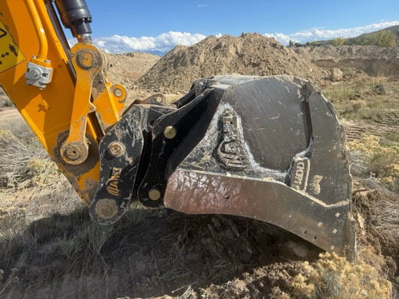 2022 JCB 220X LC