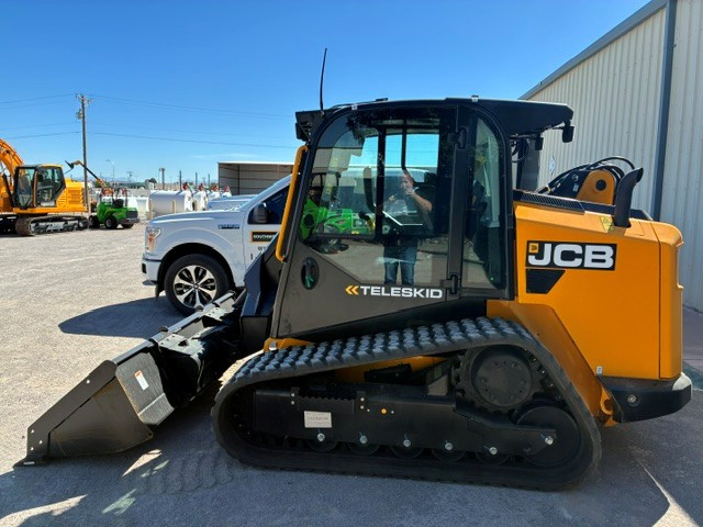 Photo of a 2026 JCB 3TS-8T
