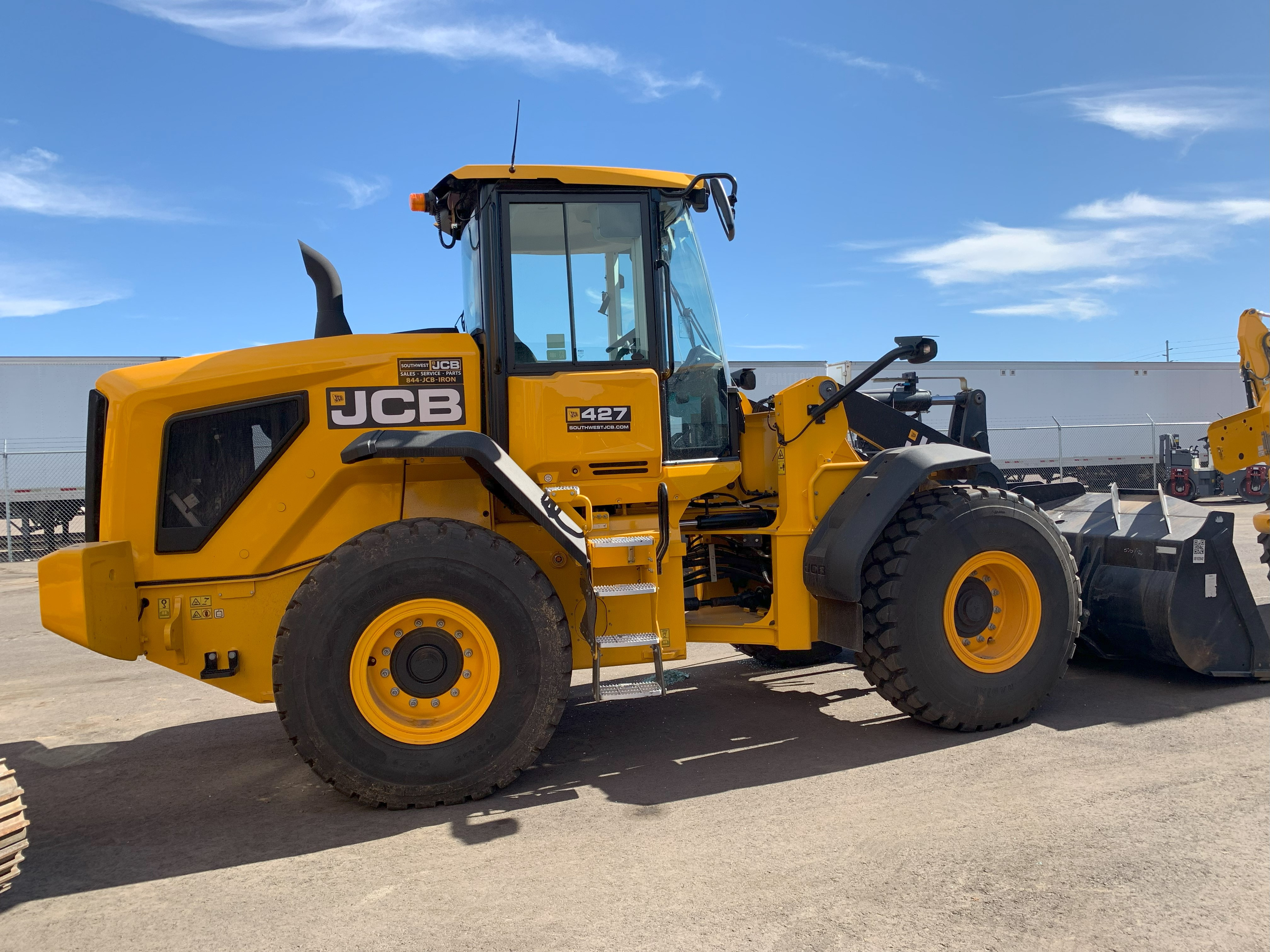 2023 JCB 427