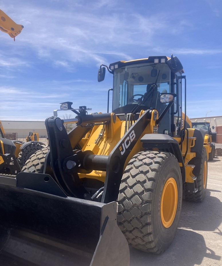 2023 JCB 427