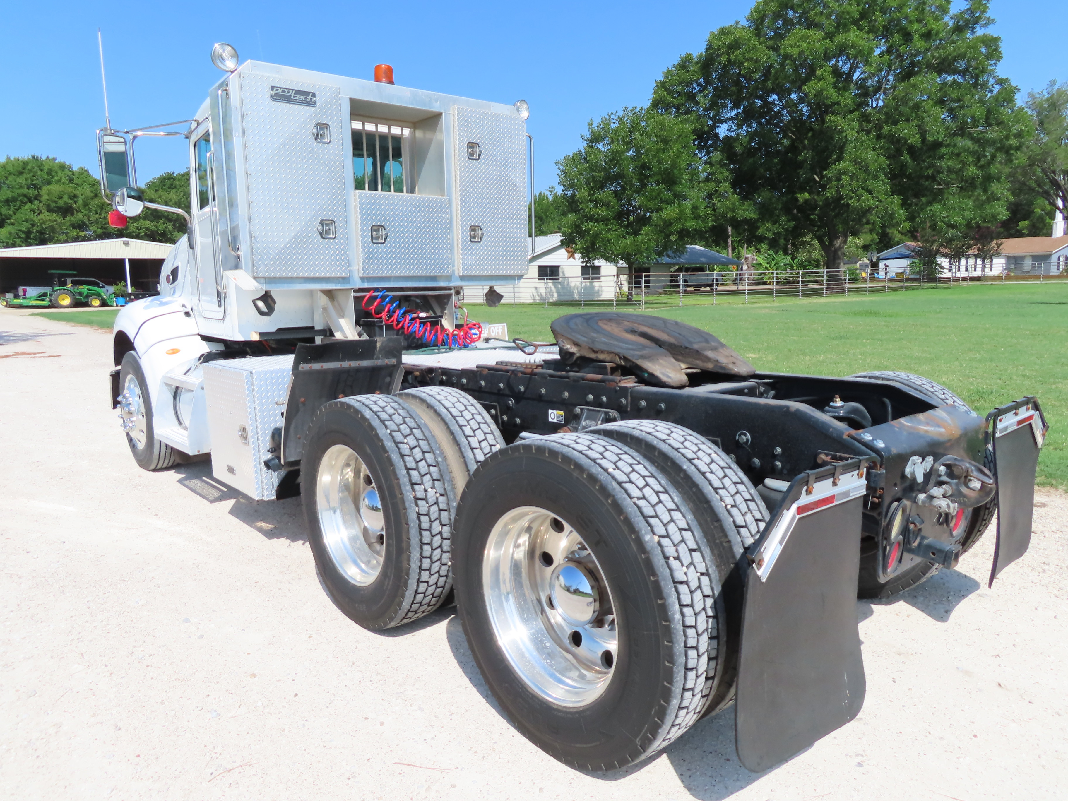 2009 Peterbilt 386 Daycab - TRK