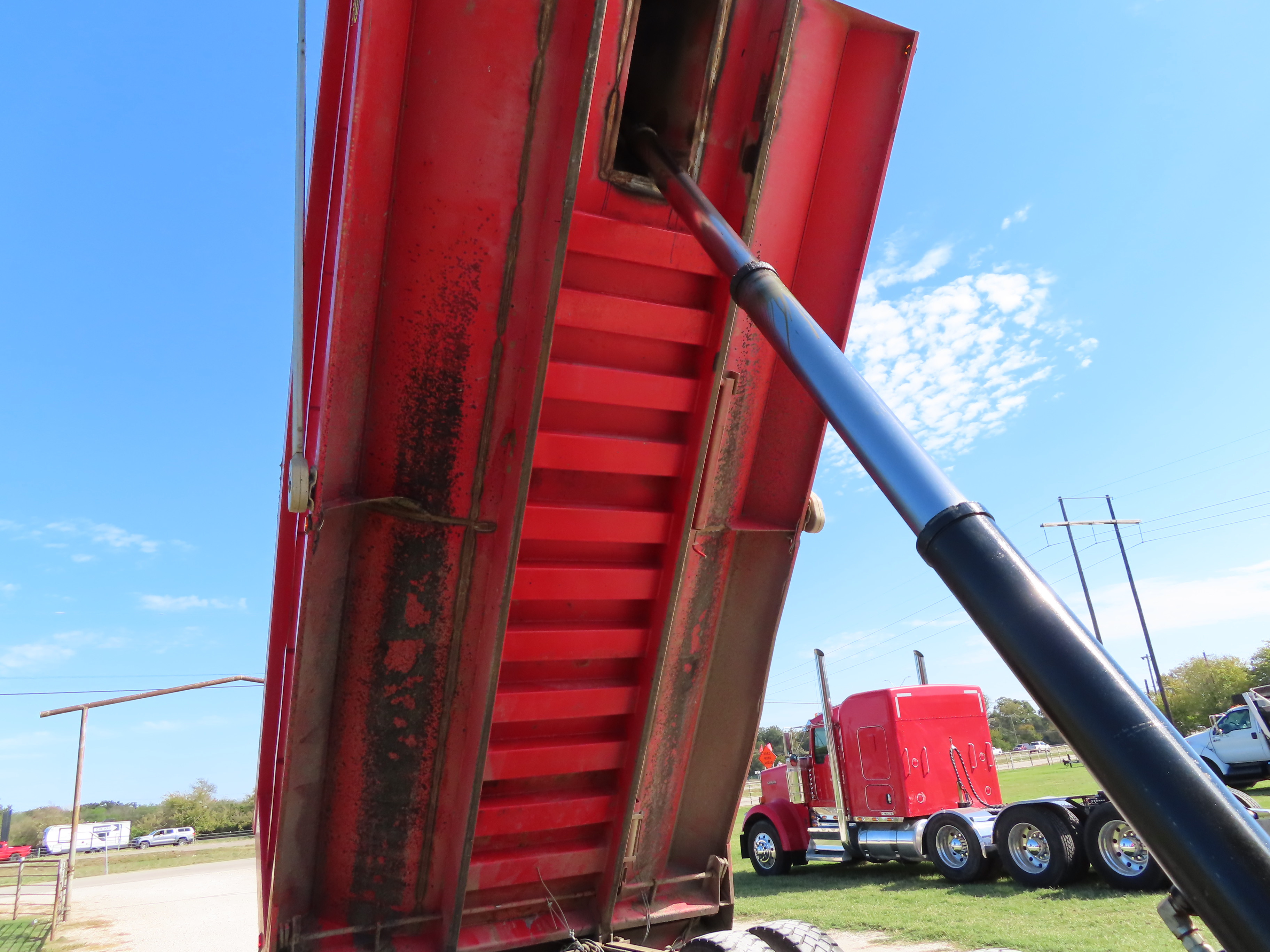2014 Kenworth T800 Dump Truck - TRK