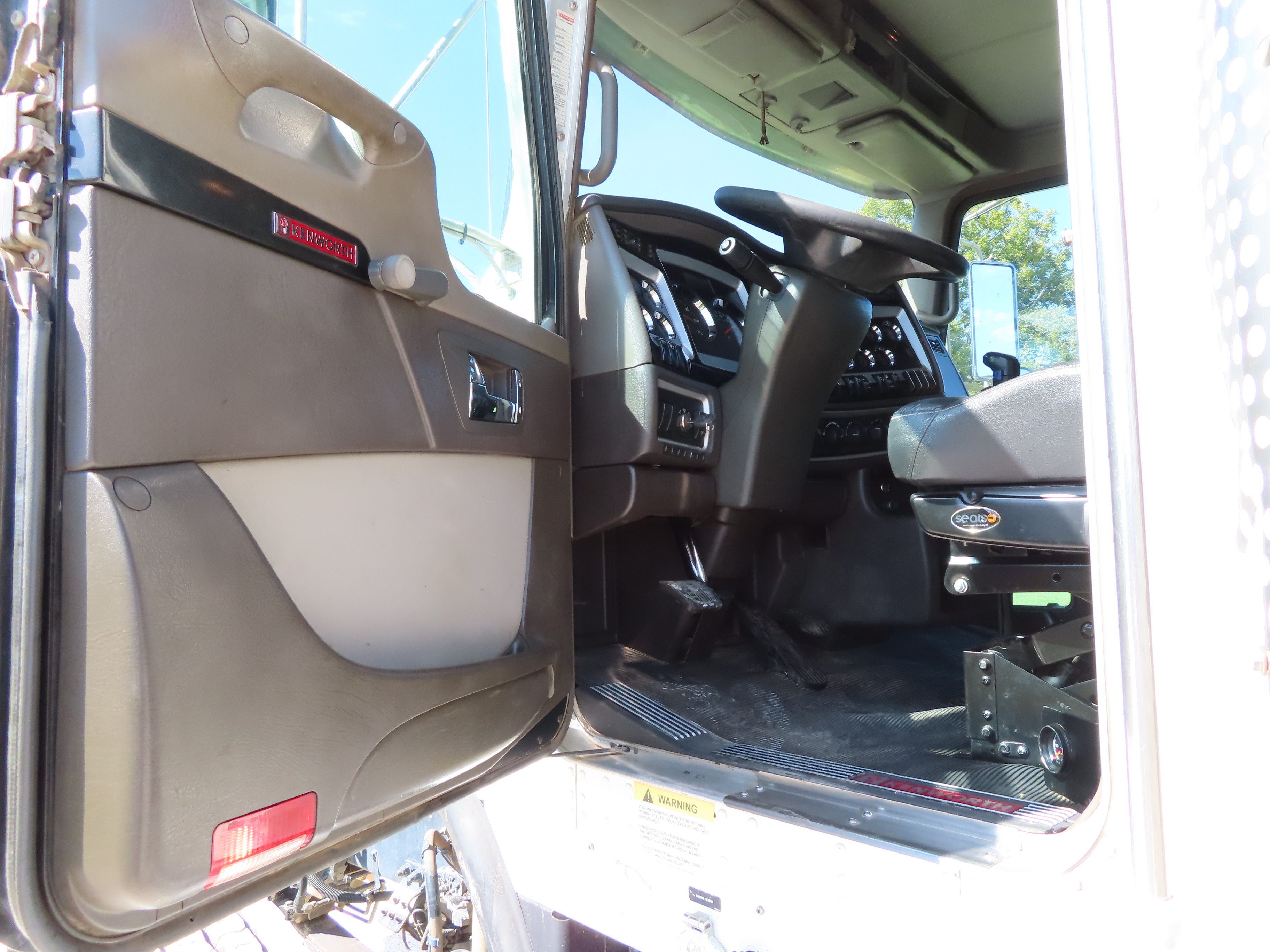 2014 Kenworth T800 Dump Truck - TRK