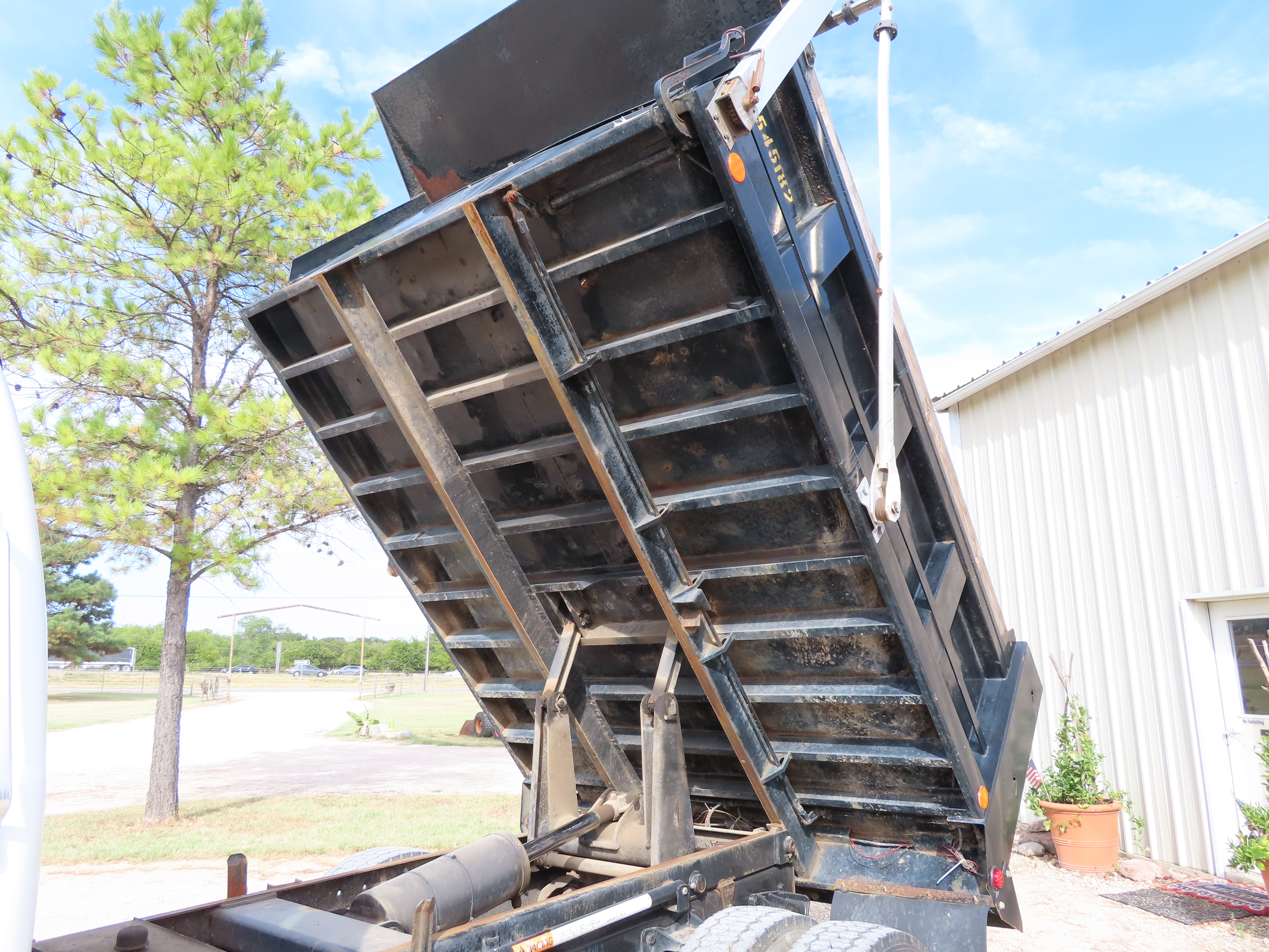 2015 Ford F750 DUMP TRUCK - TRK
