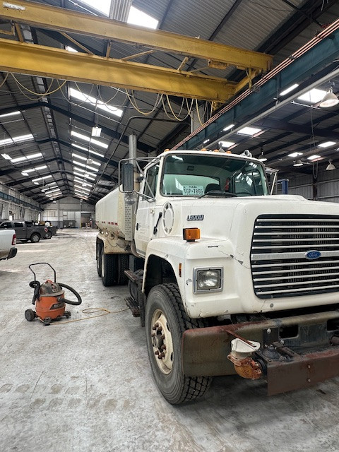 1995 Ford L8000 Water Truck - TRK