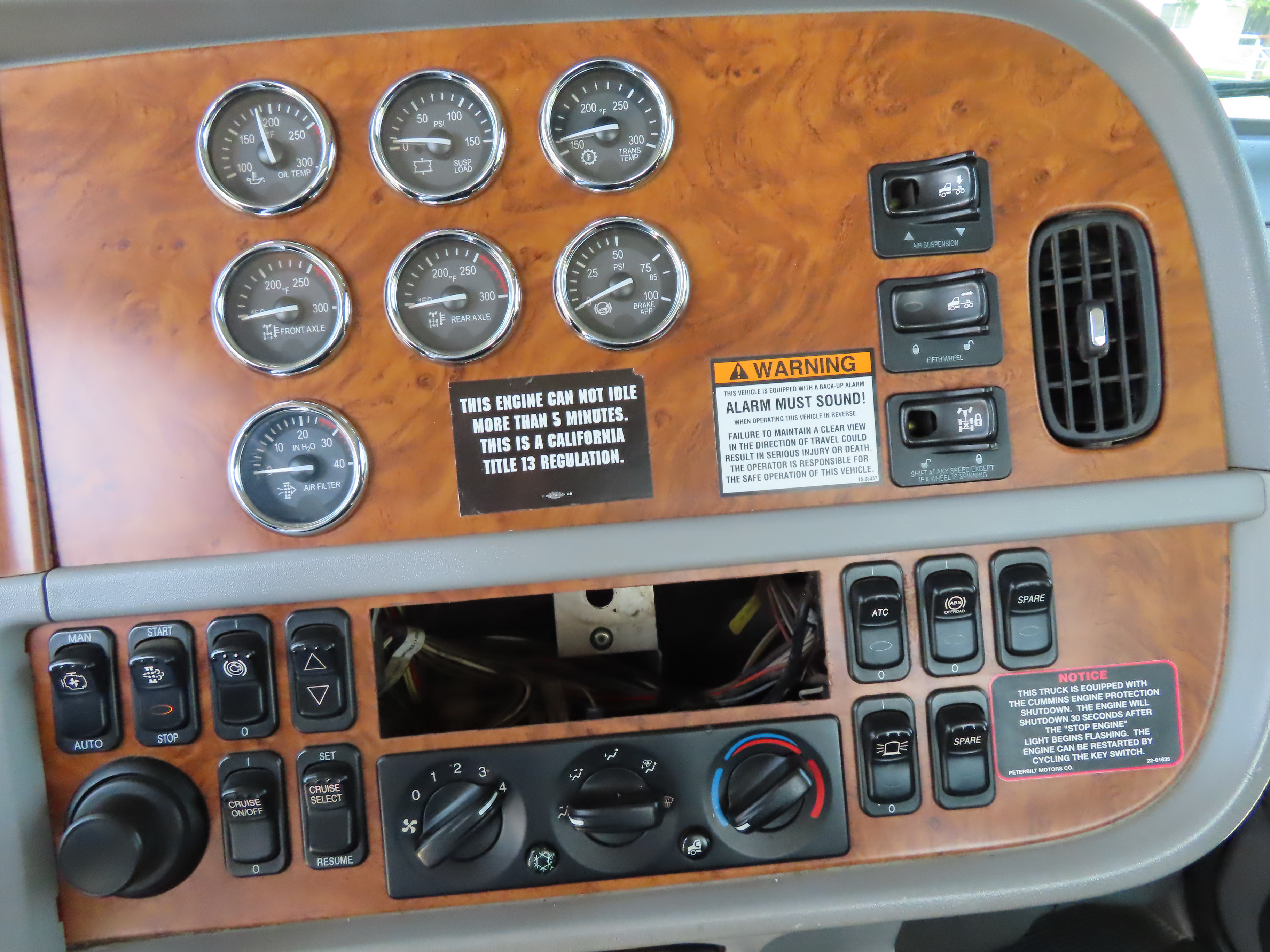 2009 Peterbilt 386 Daycab - TRK