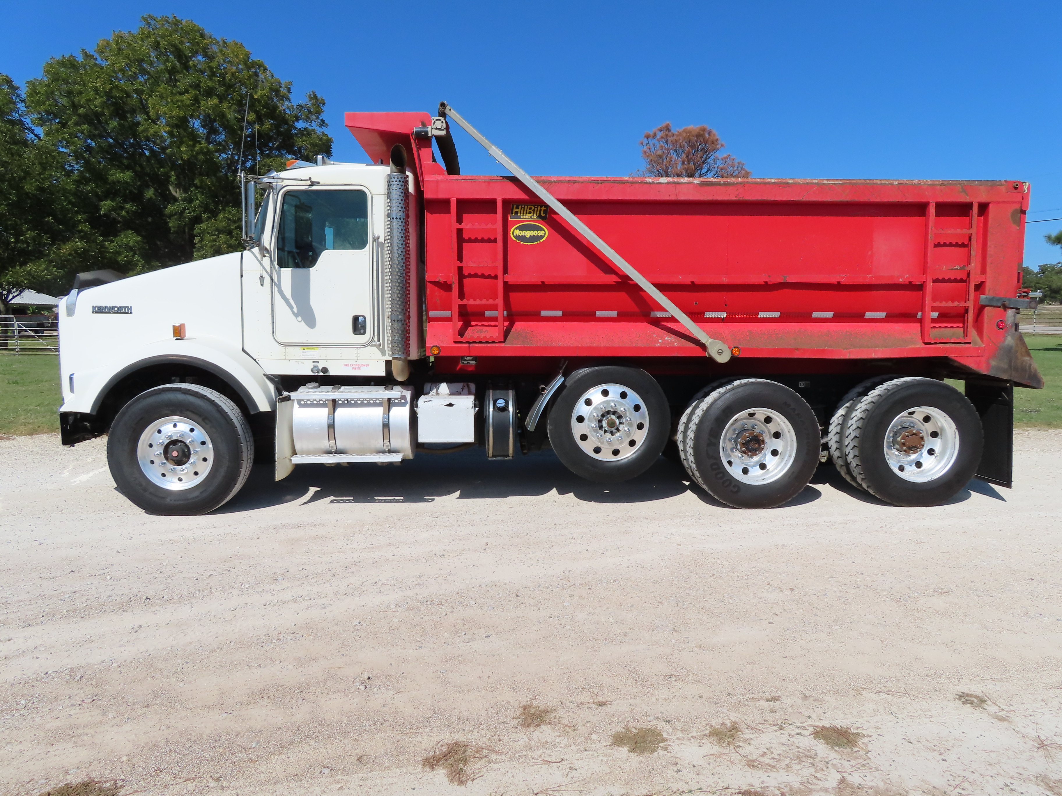 2014 Kenworth T800 Dump Truck - TRK