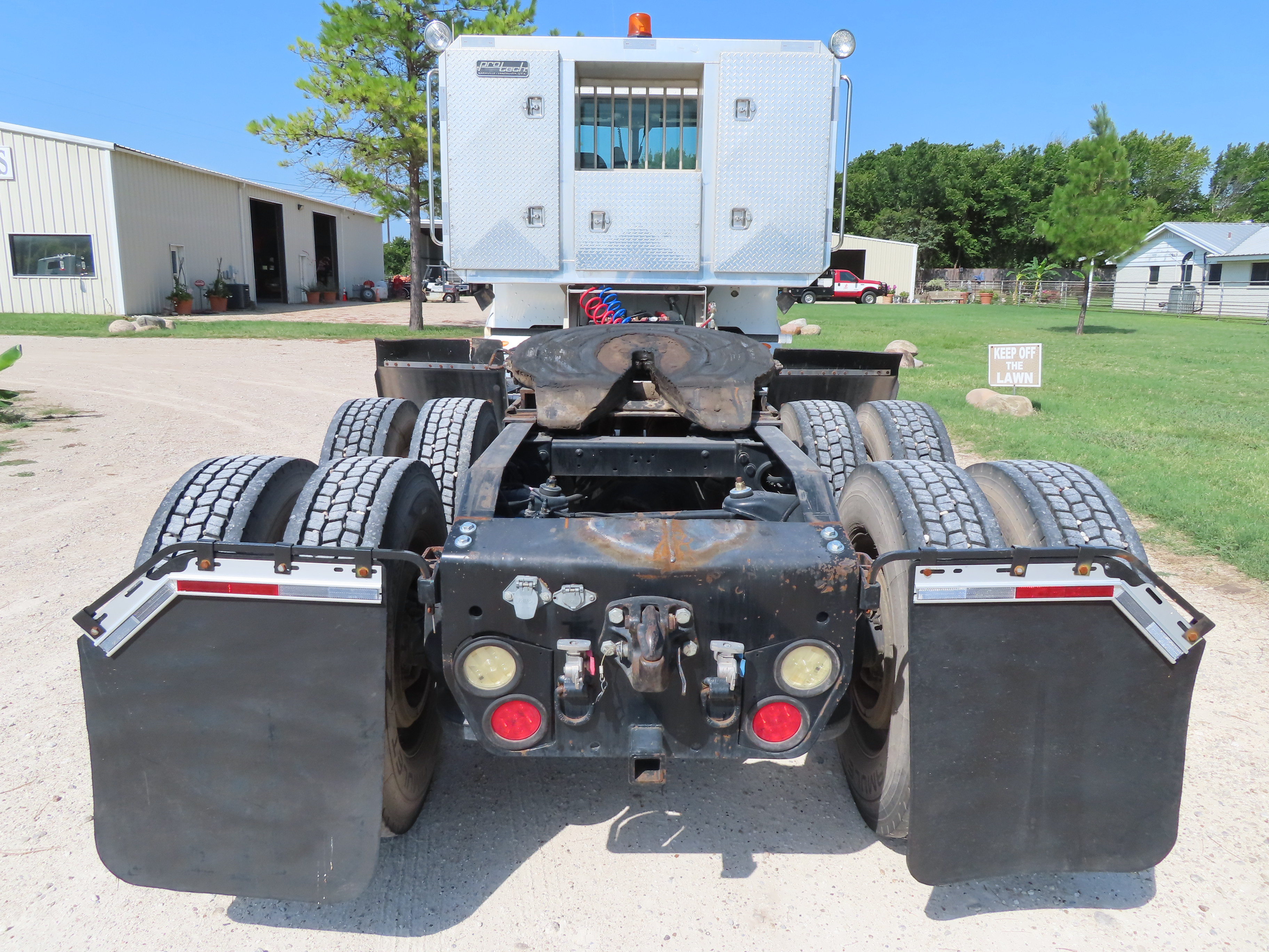 2009 Peterbilt 386 Daycab - TRK
