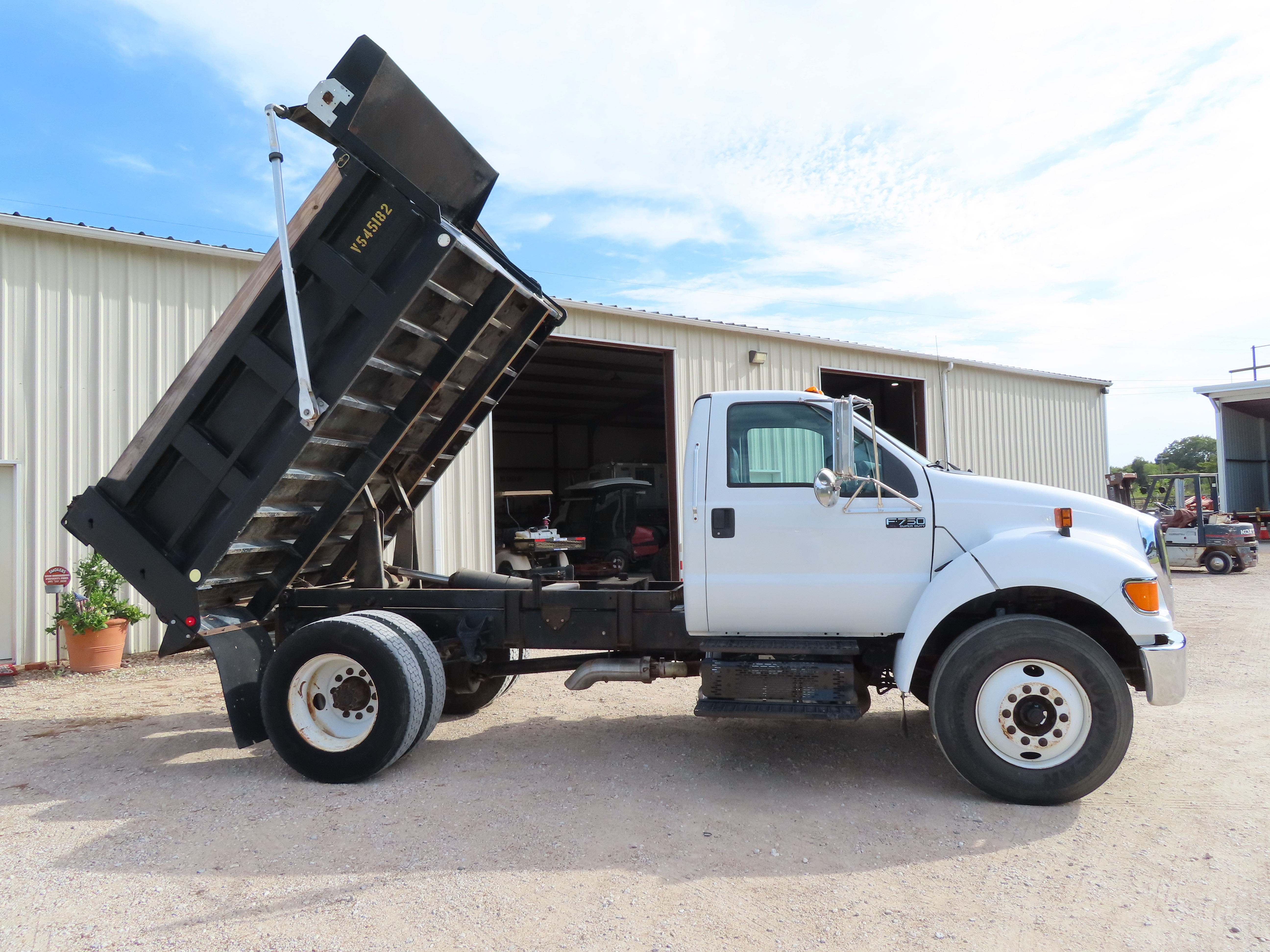 2015 Ford F750 DUMP TRUCK - TRK
