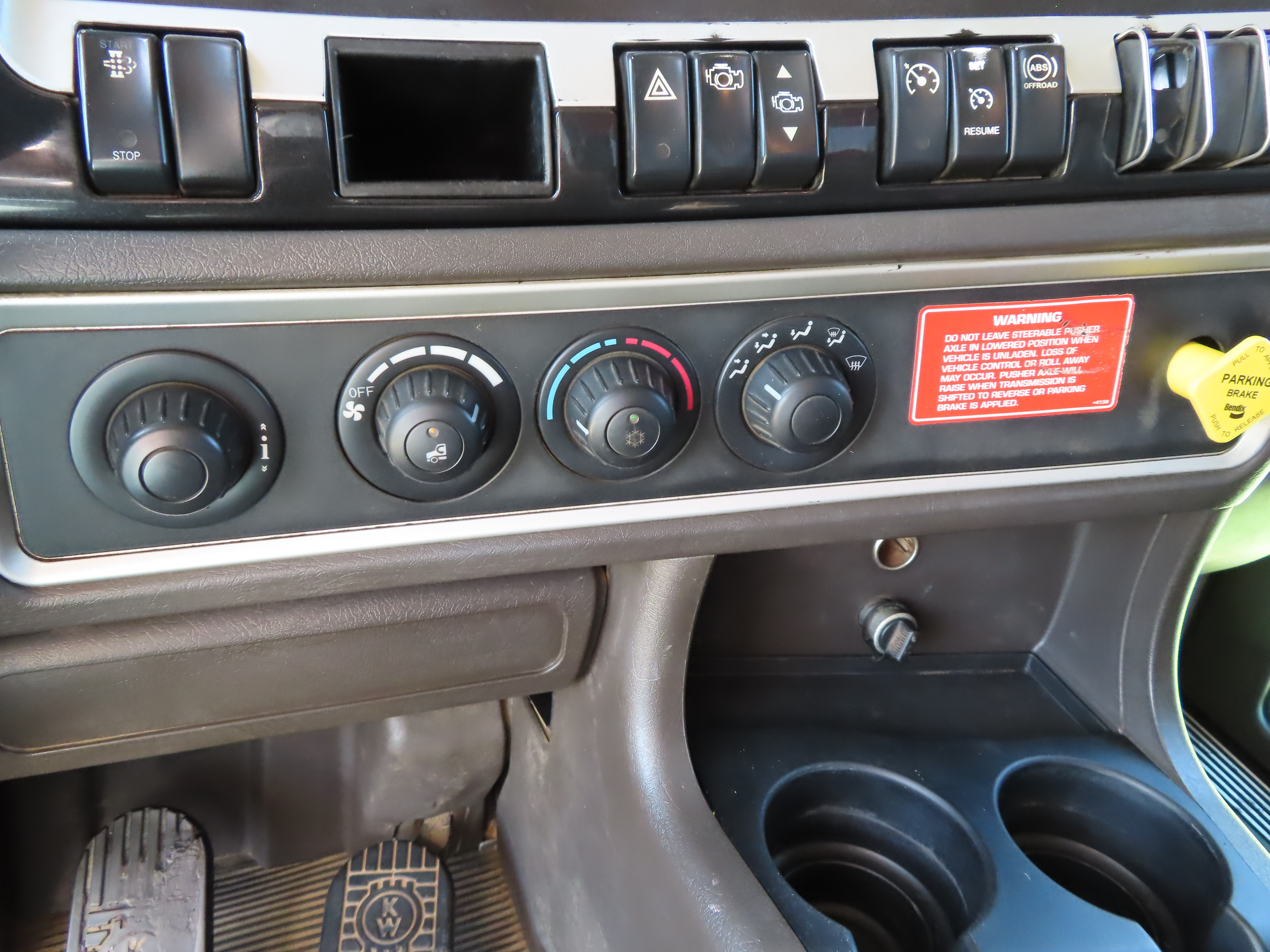 2014 Kenworth T800 Dump Truck - TRK