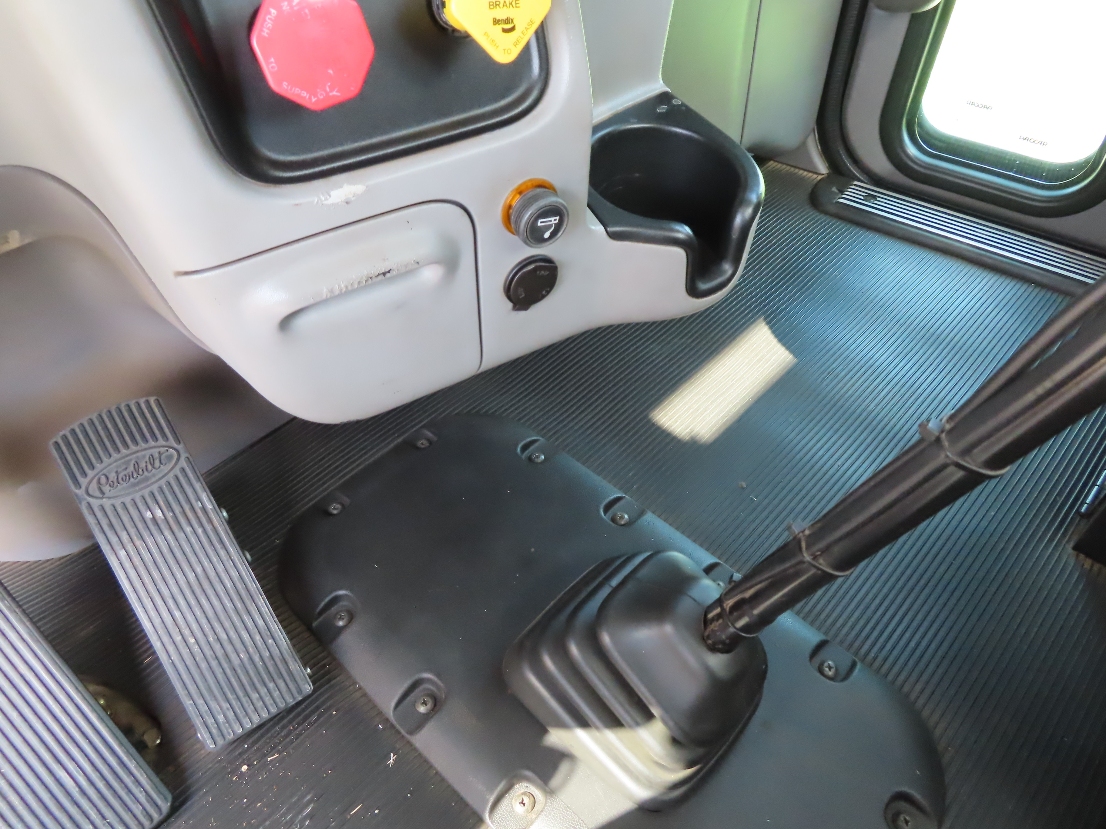 2009 Peterbilt 386 Daycab - TRK