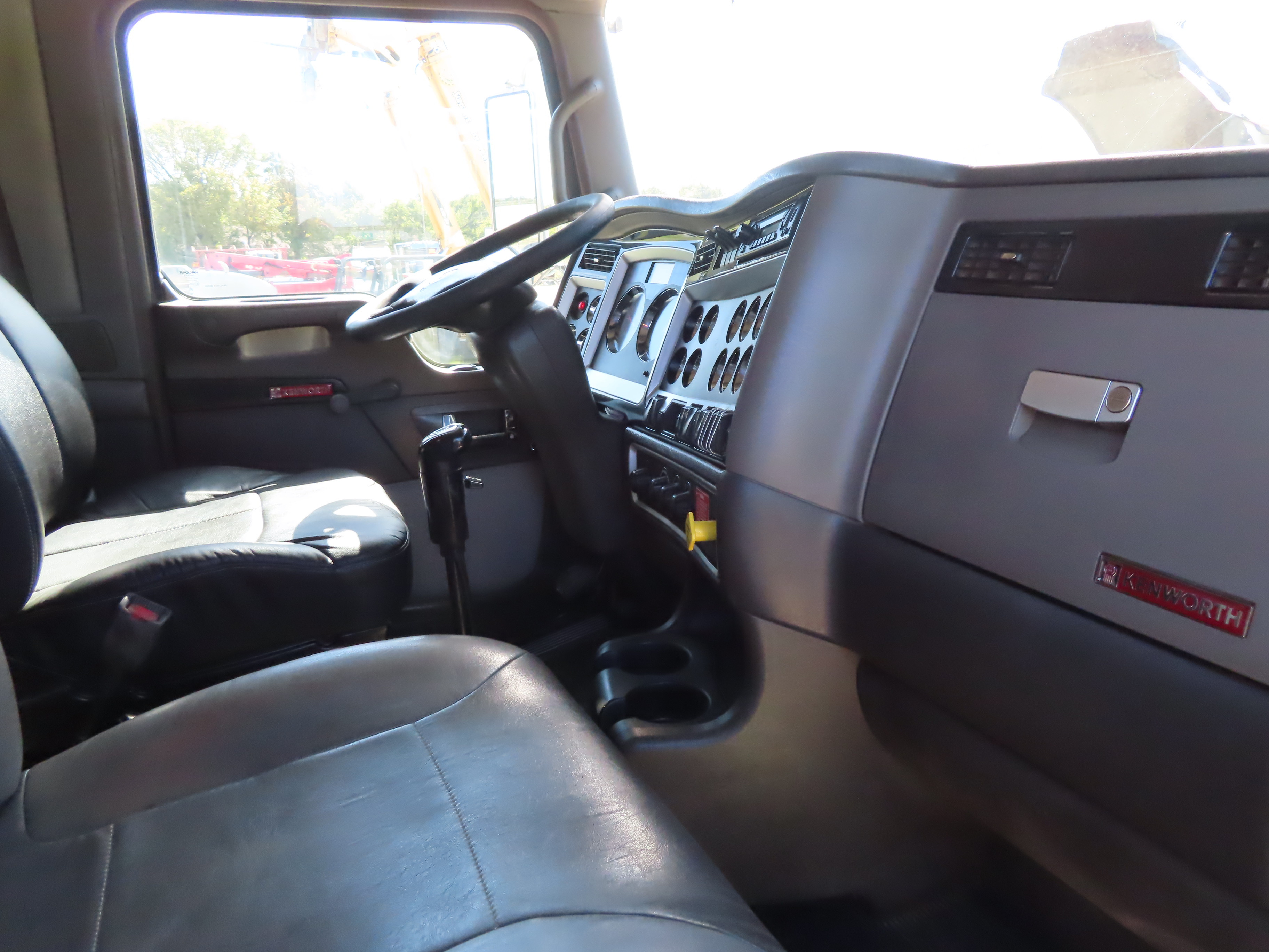 2014 Kenworth T800 Dump Truck - TRK