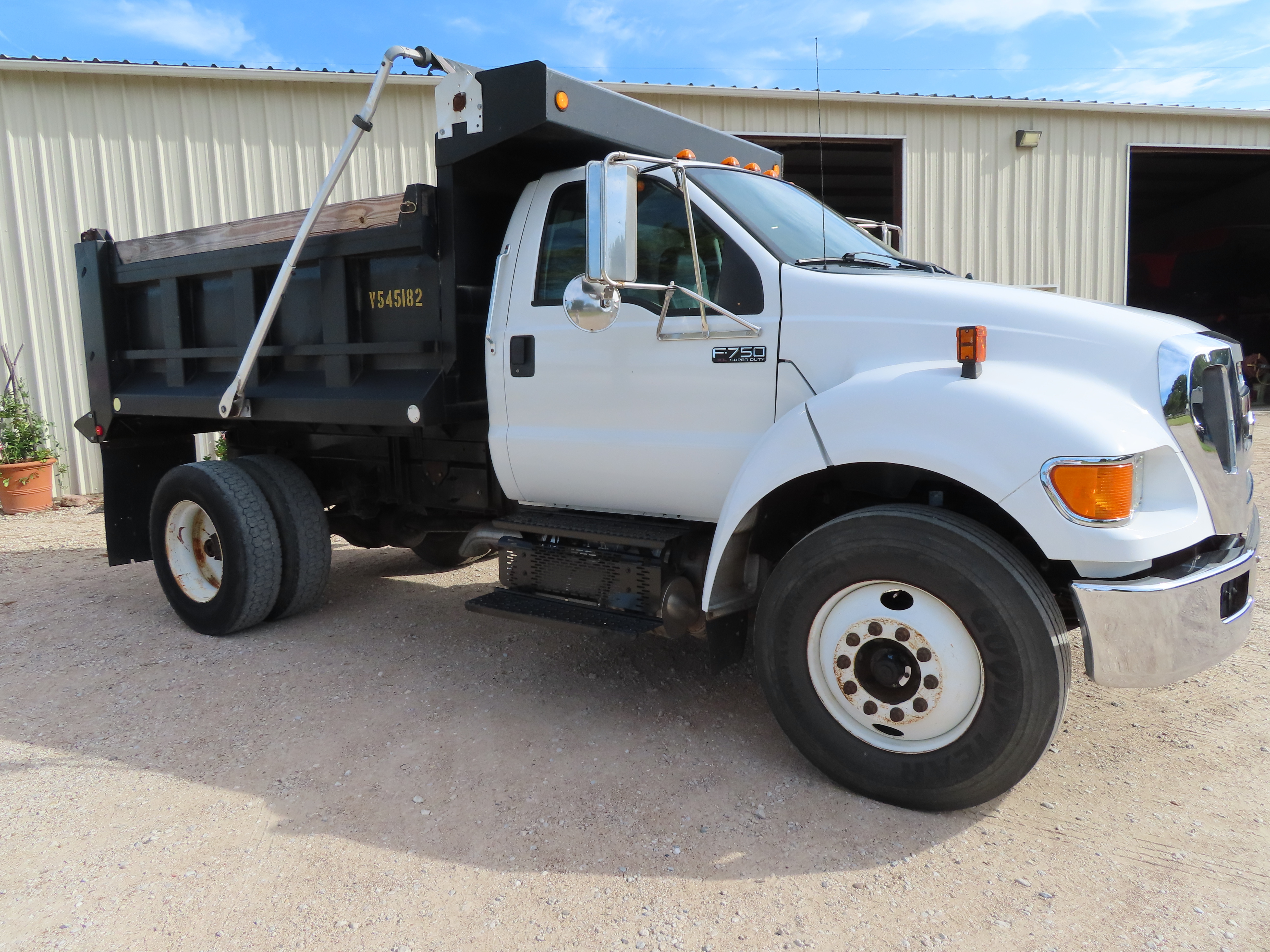 2015 Ford F750 DUMP TRUCK - TRK