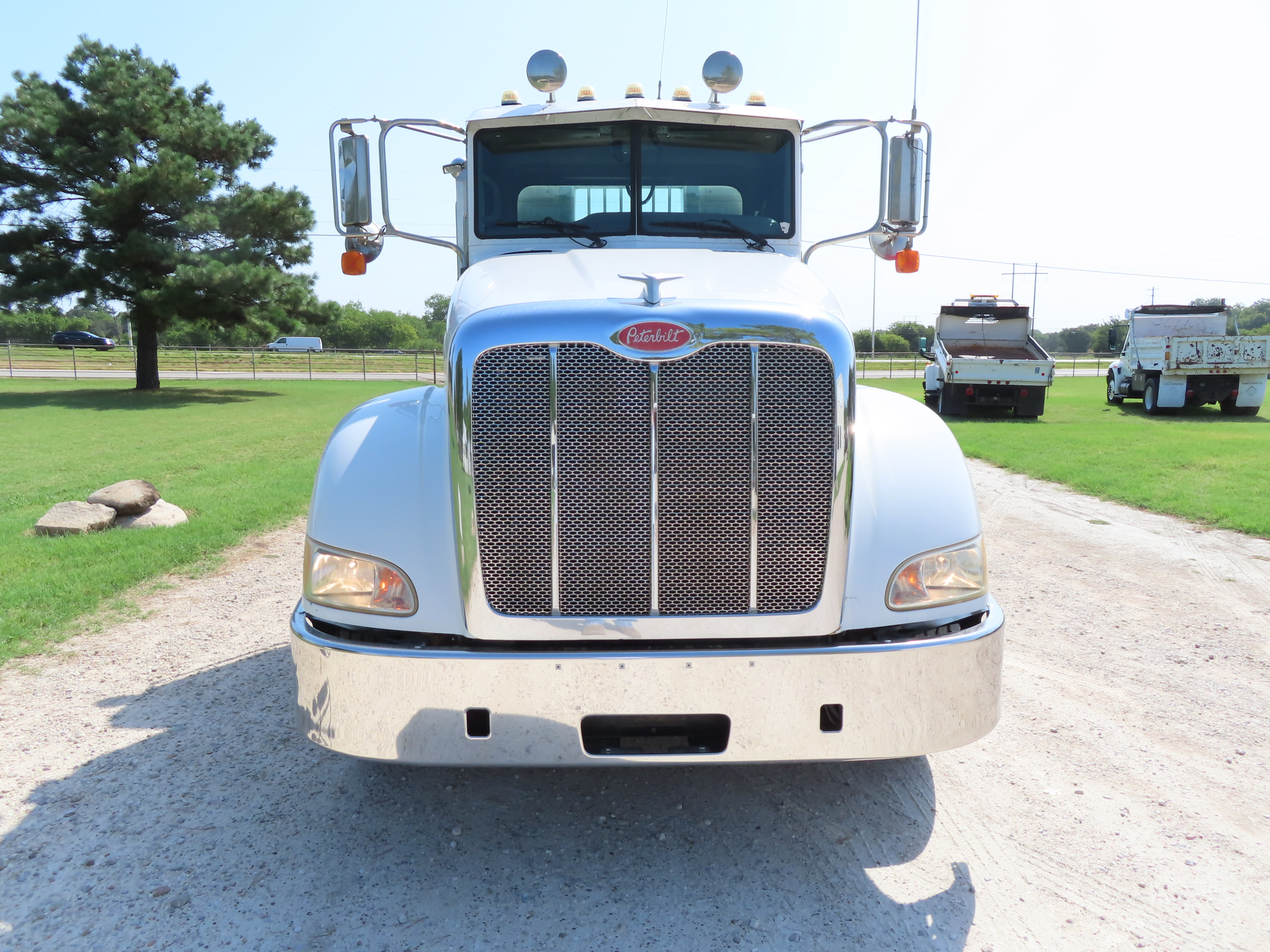 2009 Peterbilt 386 Daycab - TRK