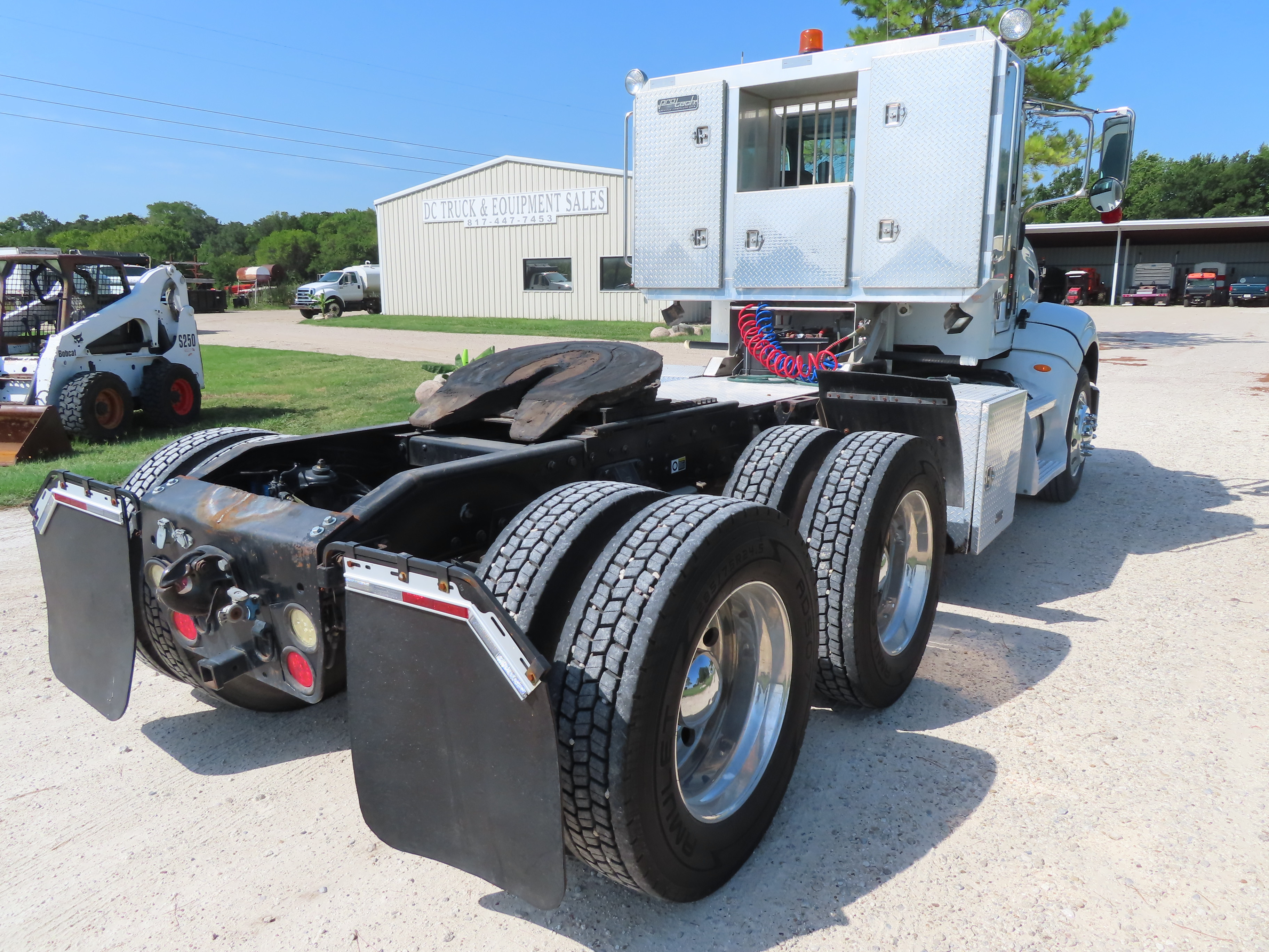 2009 Peterbilt 386 Daycab - TRK