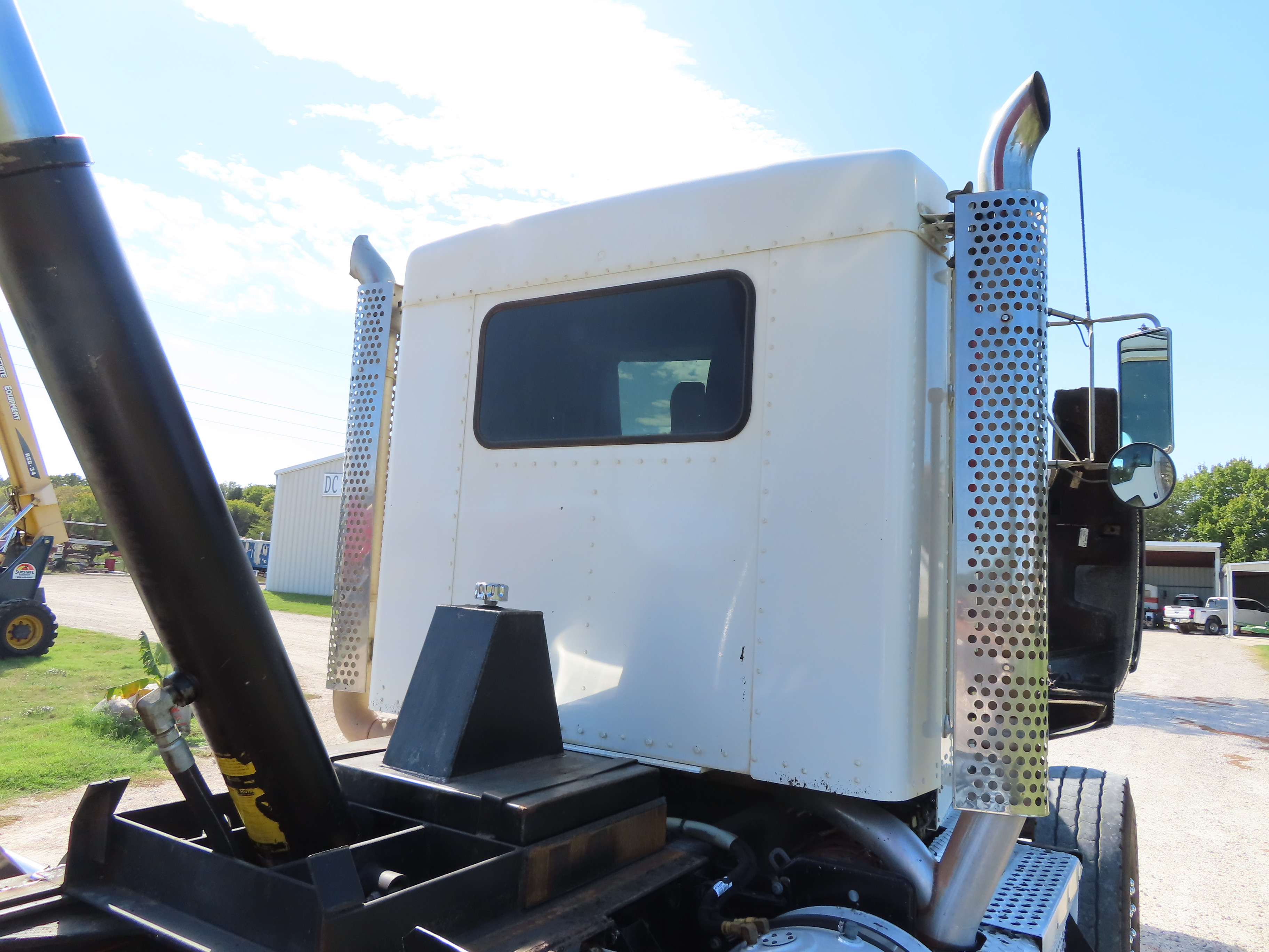 2014 Kenworth T800 Dump Truck - TRK
