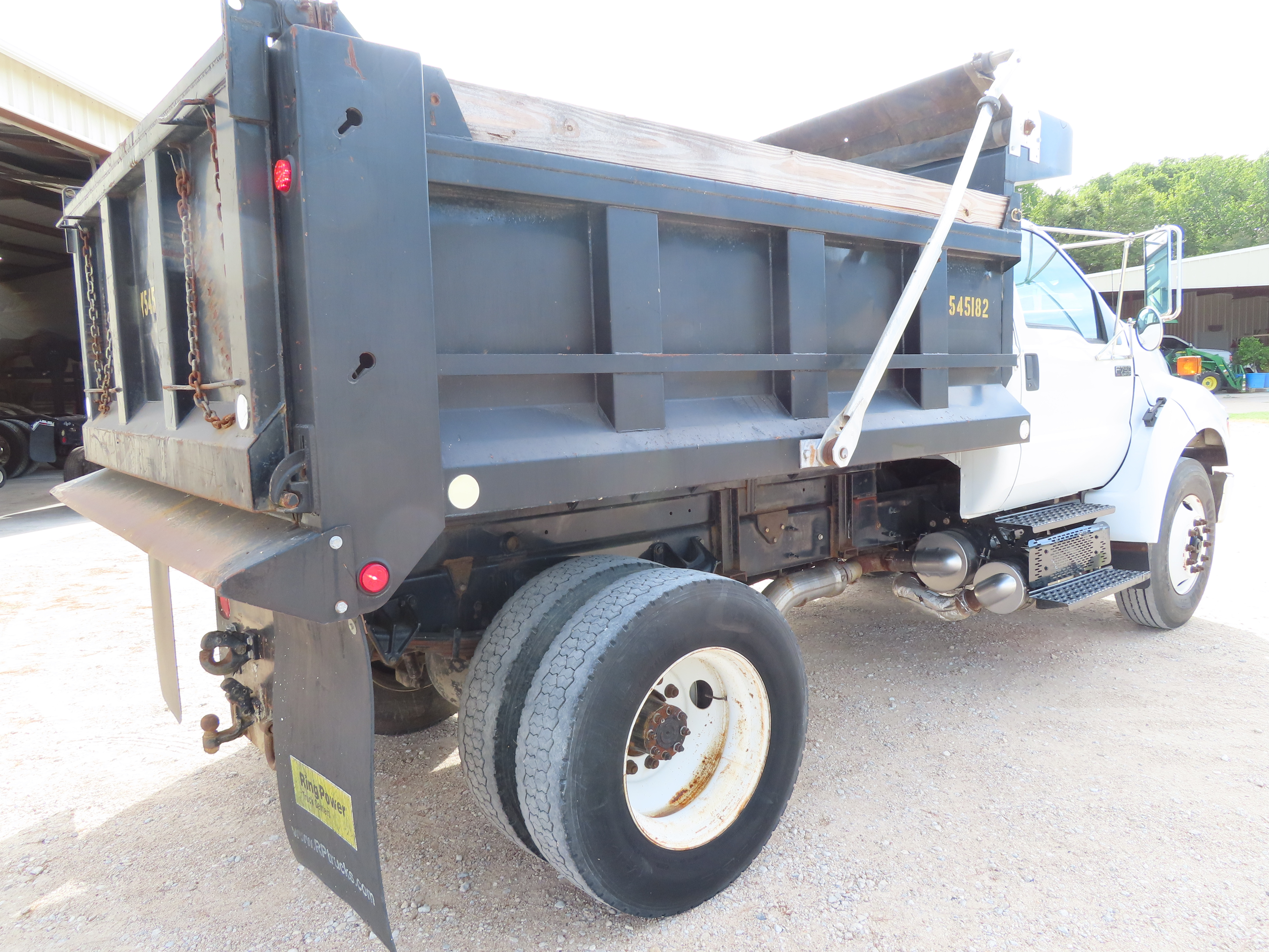 2015 Ford F750 DUMP TRUCK - TRK