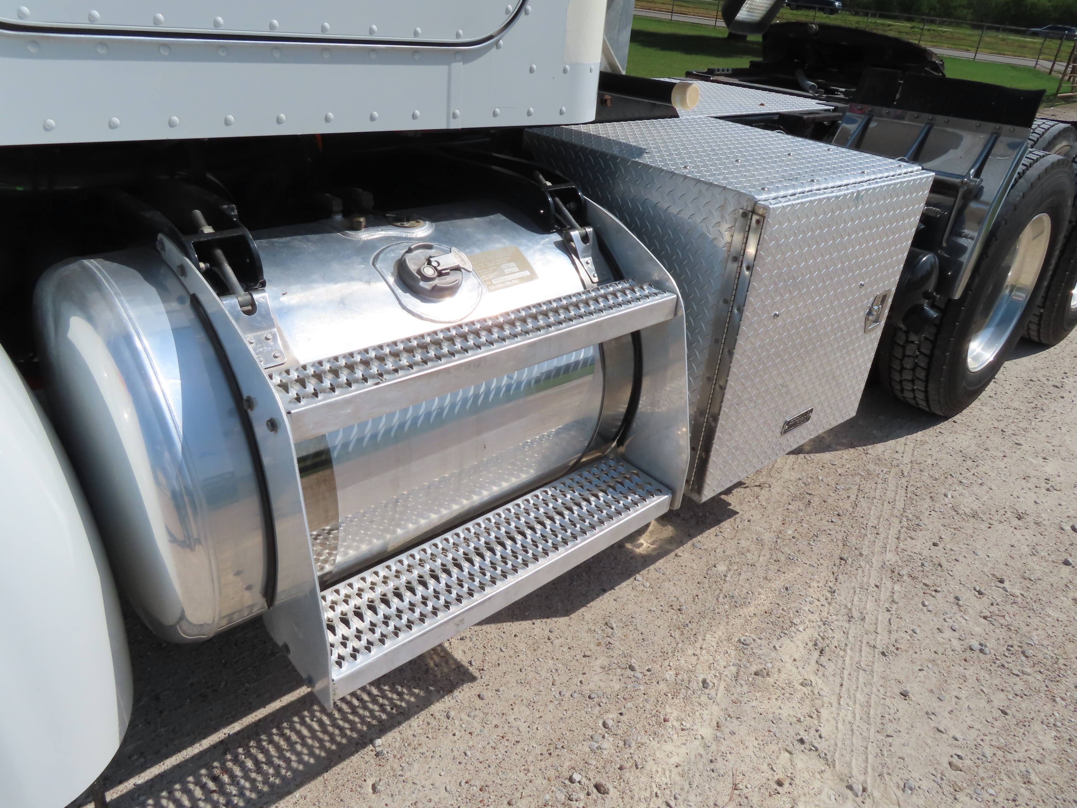 2009 Peterbilt 386 Daycab - TRK