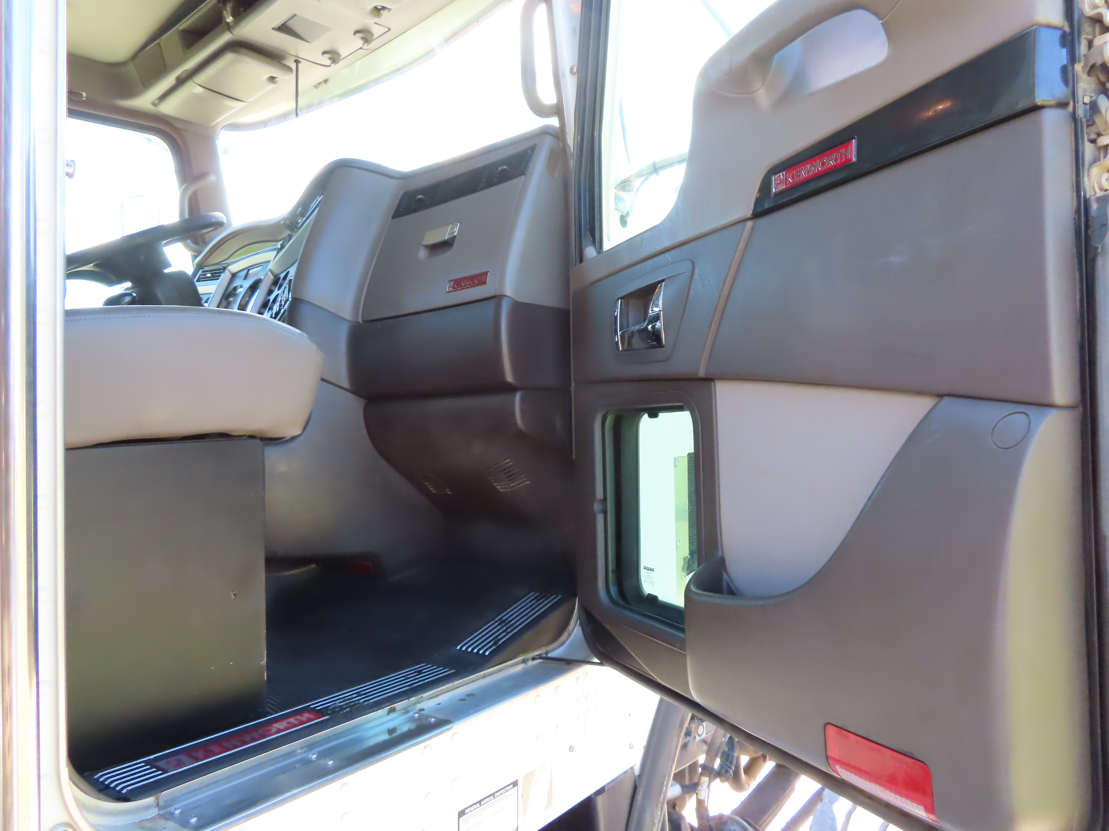 2014 Kenworth T800 Dump Truck - TRK