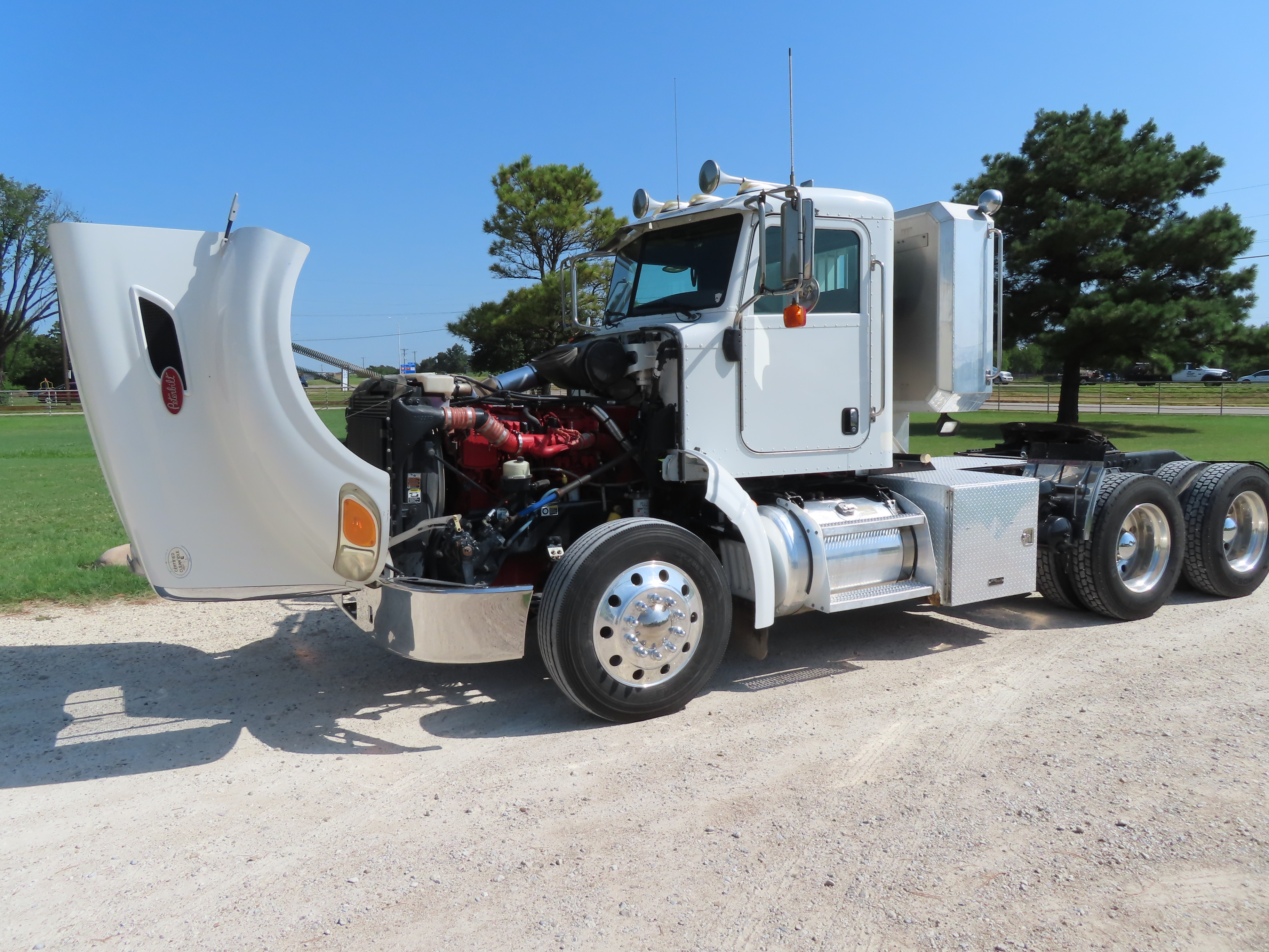 2009 Peterbilt 386 Daycab - TRK