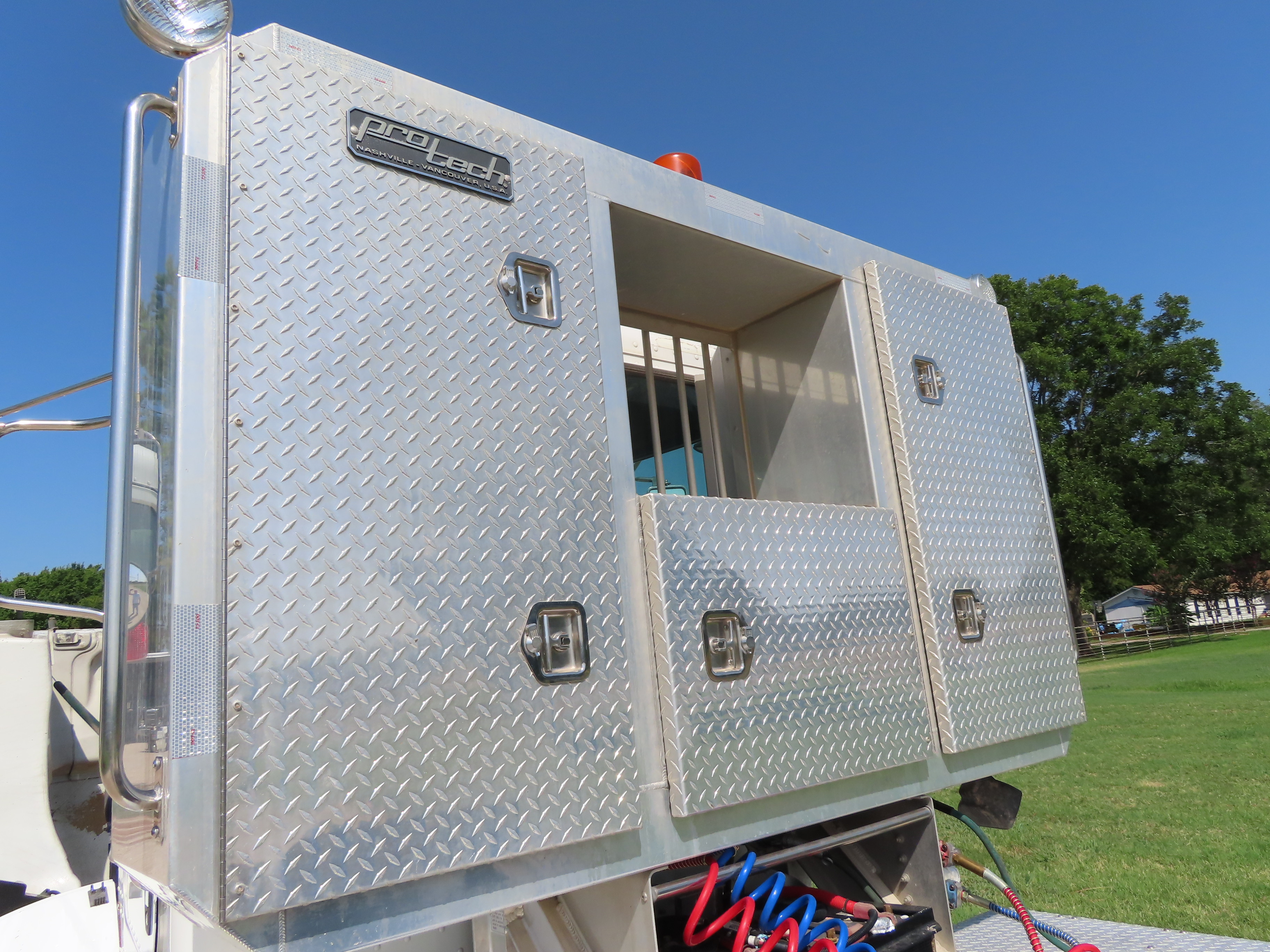 2009 Peterbilt 386 Daycab - TRK