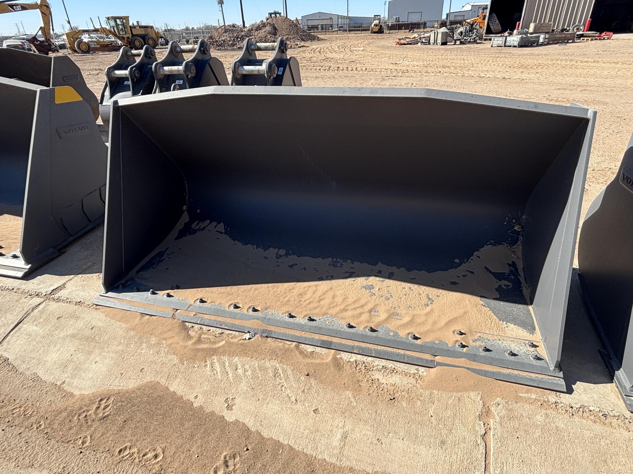 0 Volvo 3 YD QC BUCKET - L70H