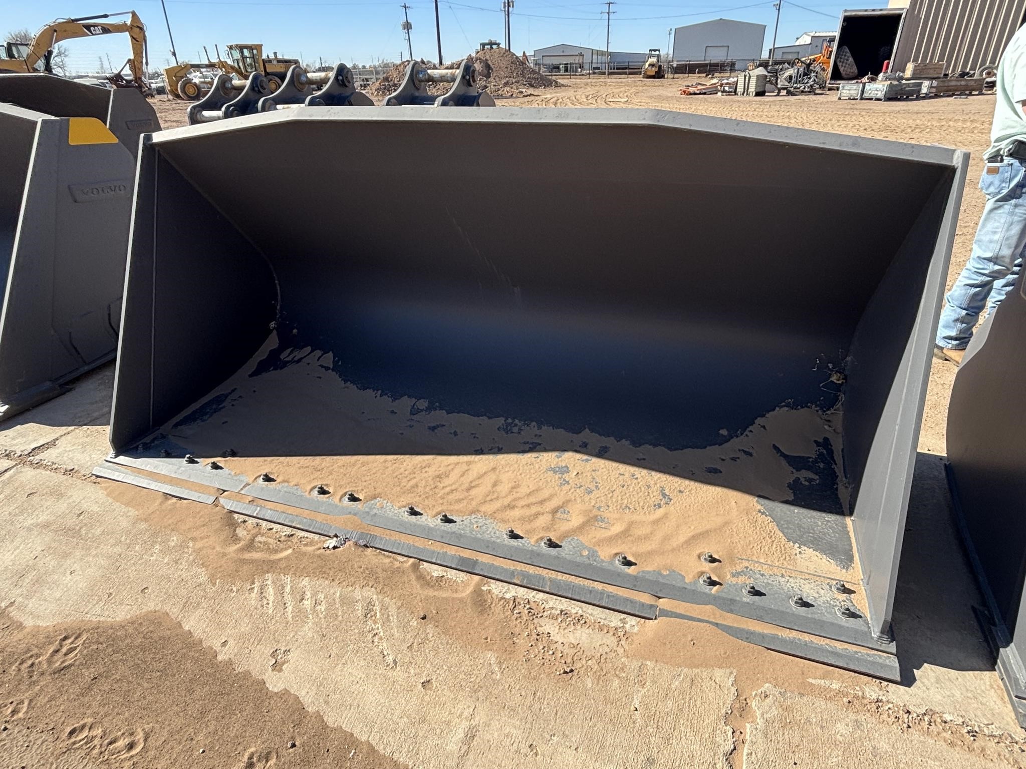 0 Volvo 3 YD QC BUCKET - L70H
