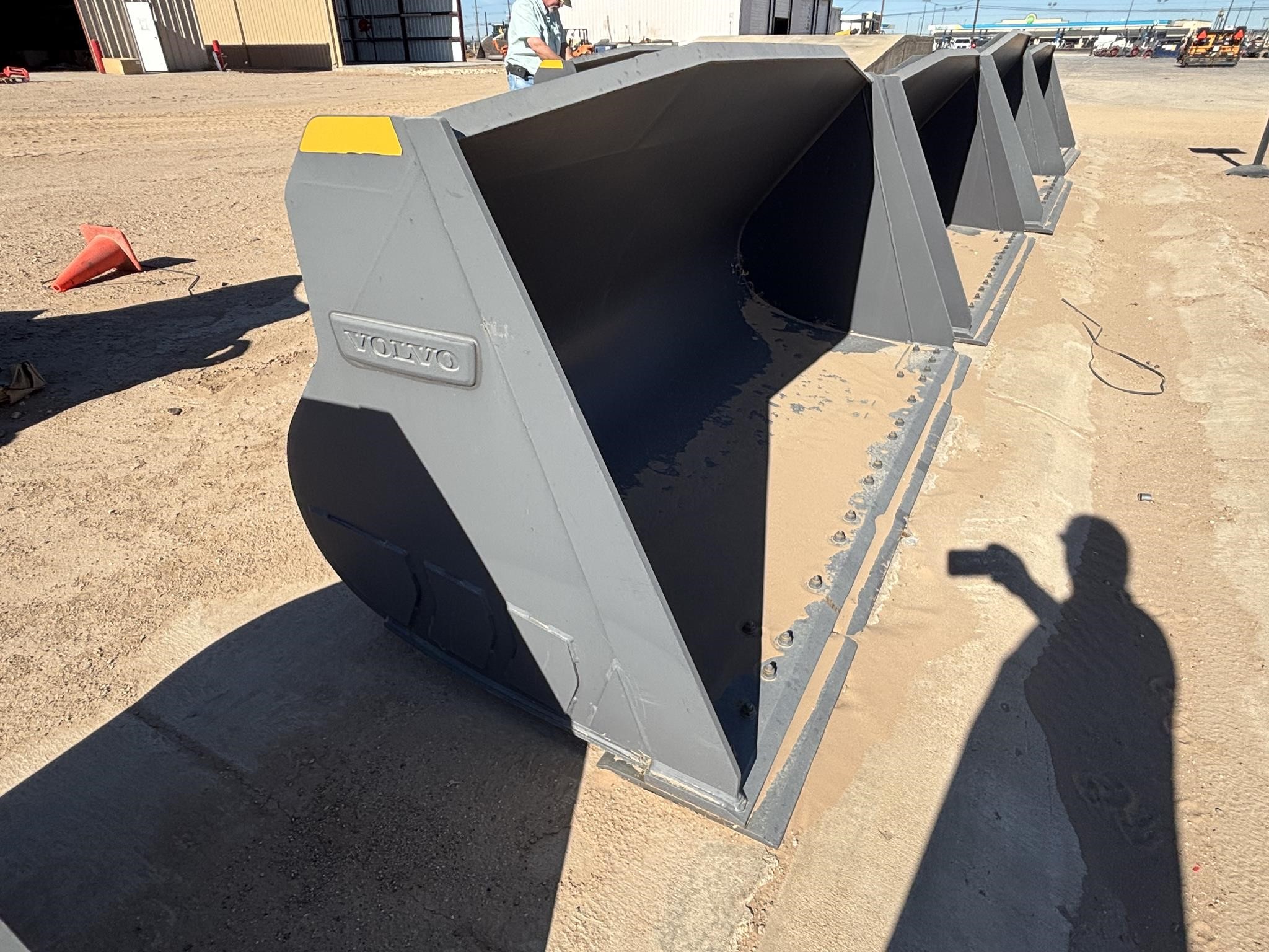 0 Volvo 3 YD QC BUCKET - L70H