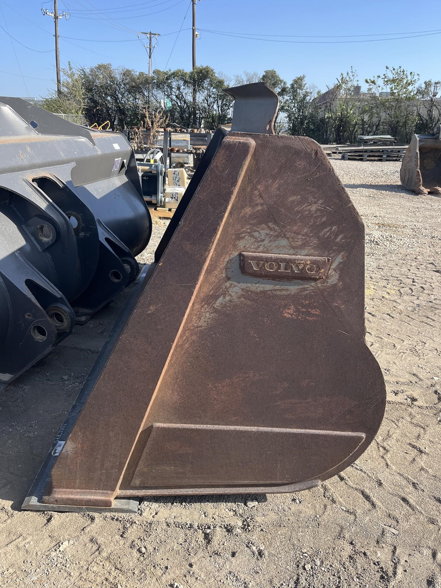 0 Volvo 6 YD PIN-ON BUCKET - L180H