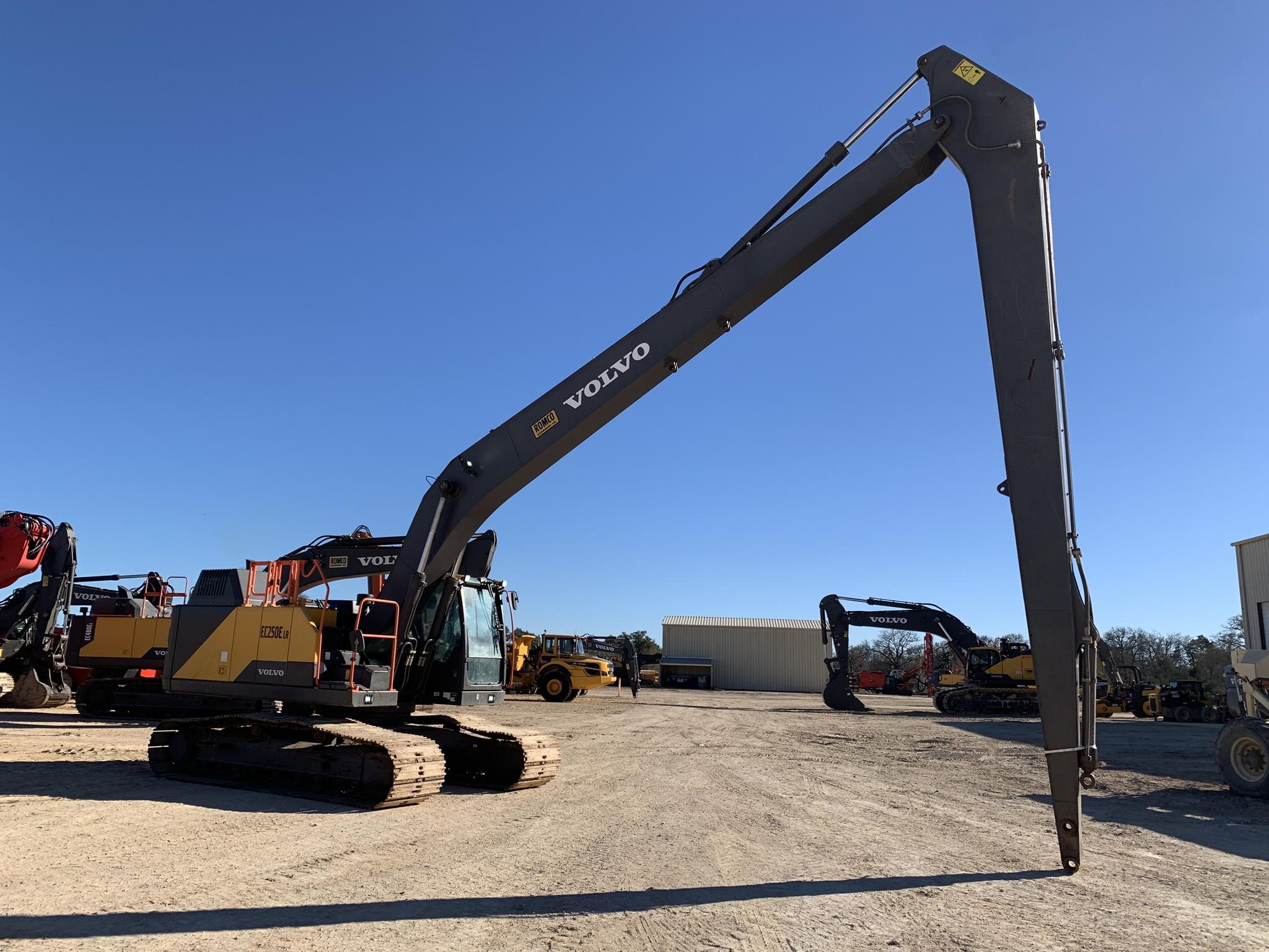 2022 Volvo EC250E LR