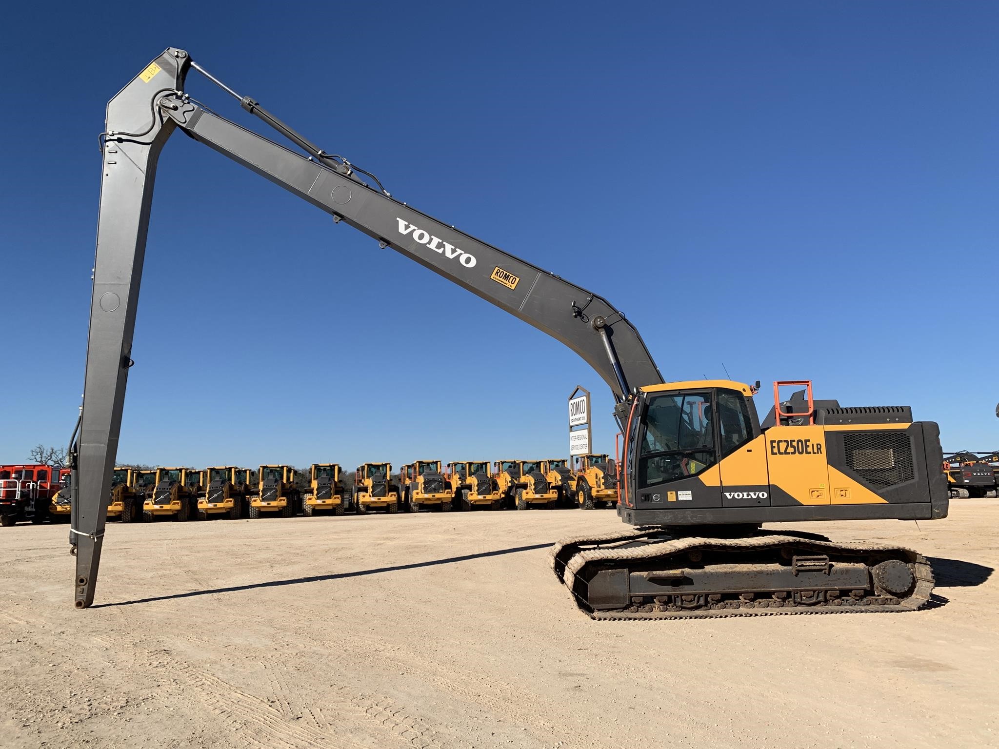 2022 Volvo EC250E LR