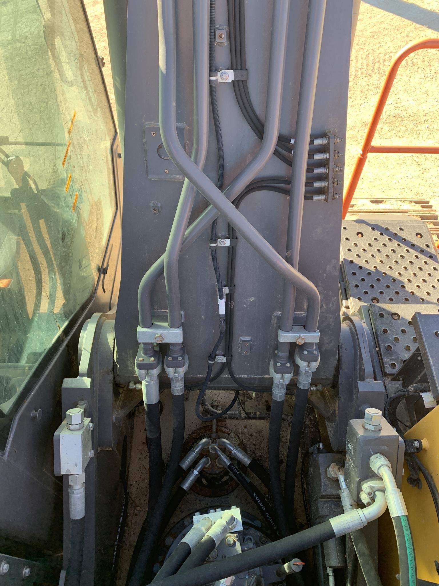 2022 Volvo EC250E LR