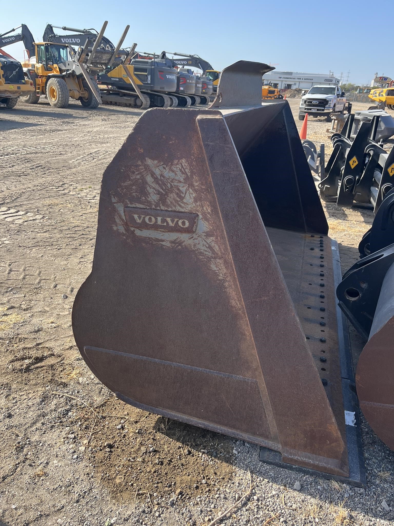 0 Volvo 6 YD PIN-ON BUCKET - L180H