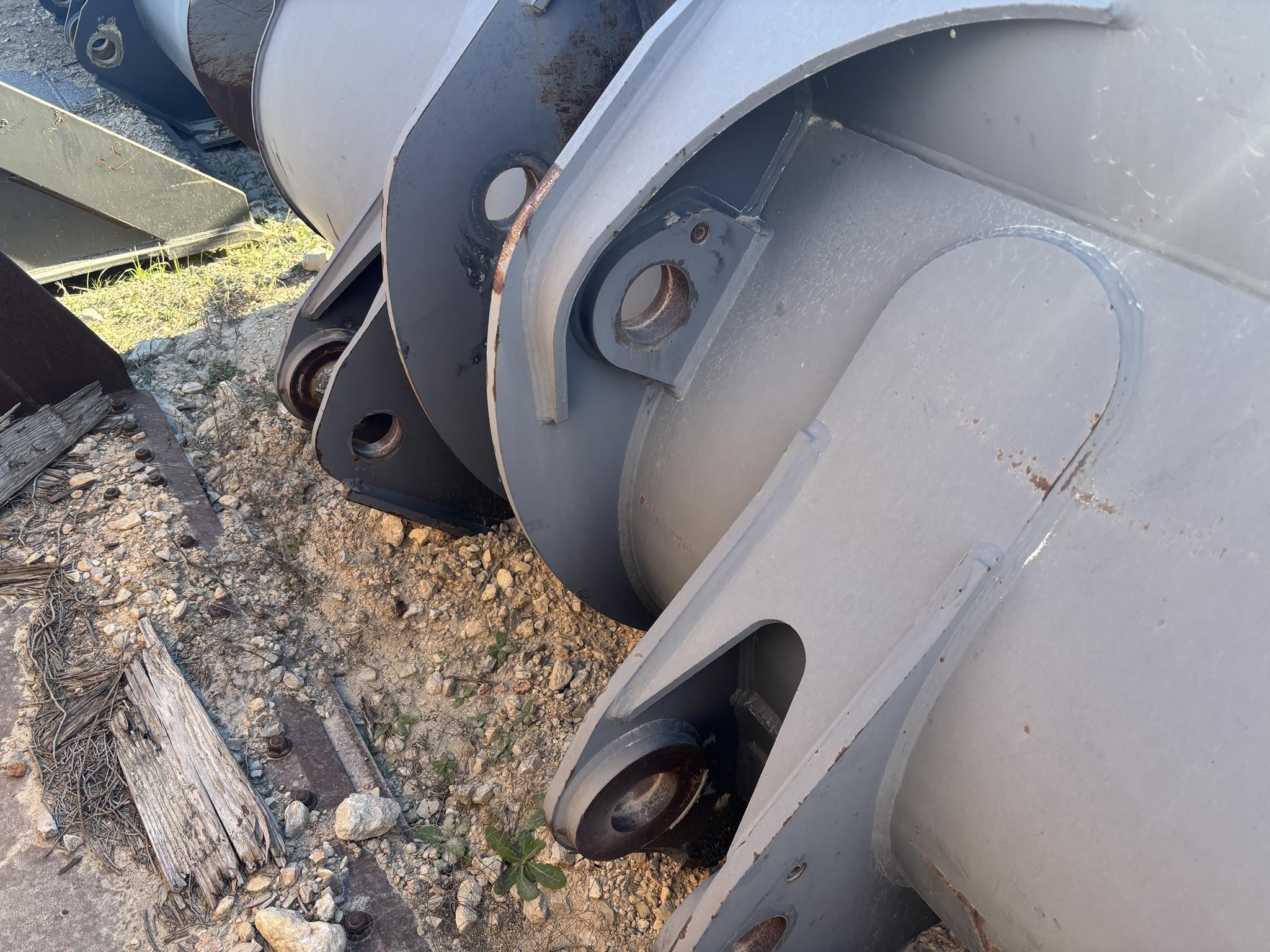 0 Volvo 5.25 YD PIN-ON BUCKET W/TEETH - L150H