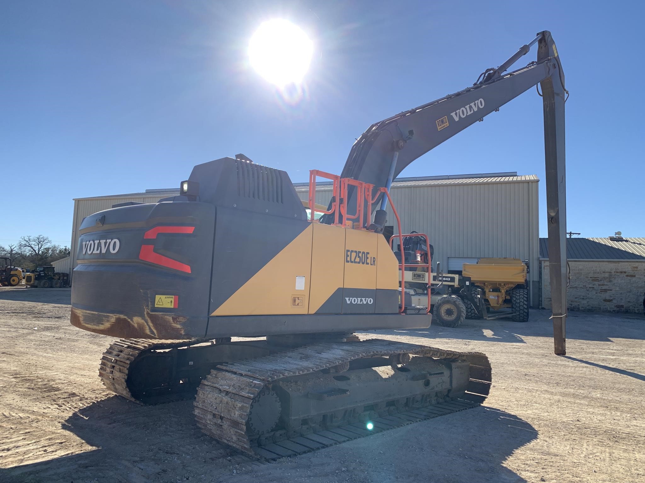 2022 Volvo EC250E LR