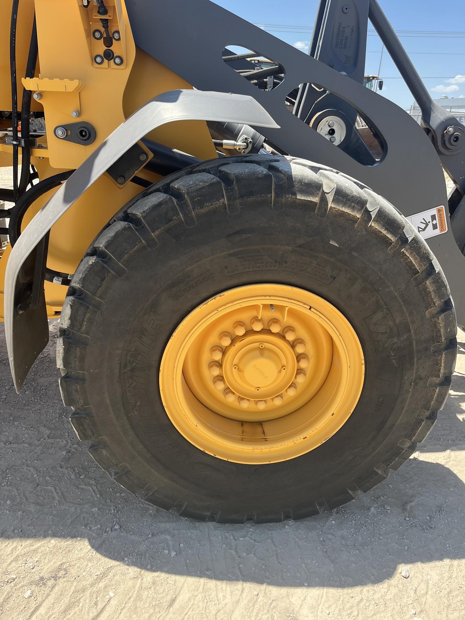 2023 Volvo L70H