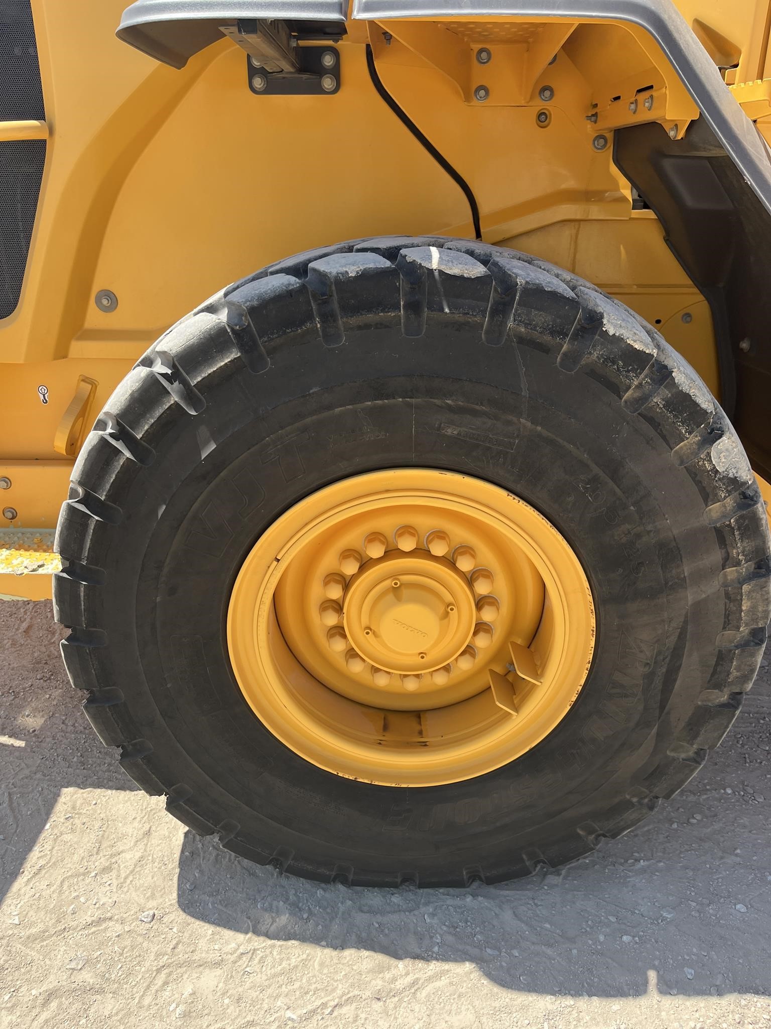 2023 Volvo L70H