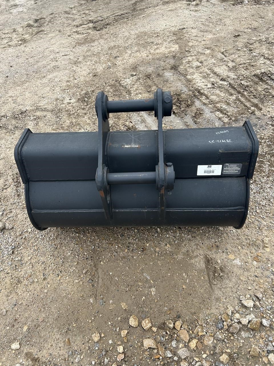 0 Yanmar 42 in. CLEAN-OUT BUCKET - YANMAR VIO100 EXCAVATOR