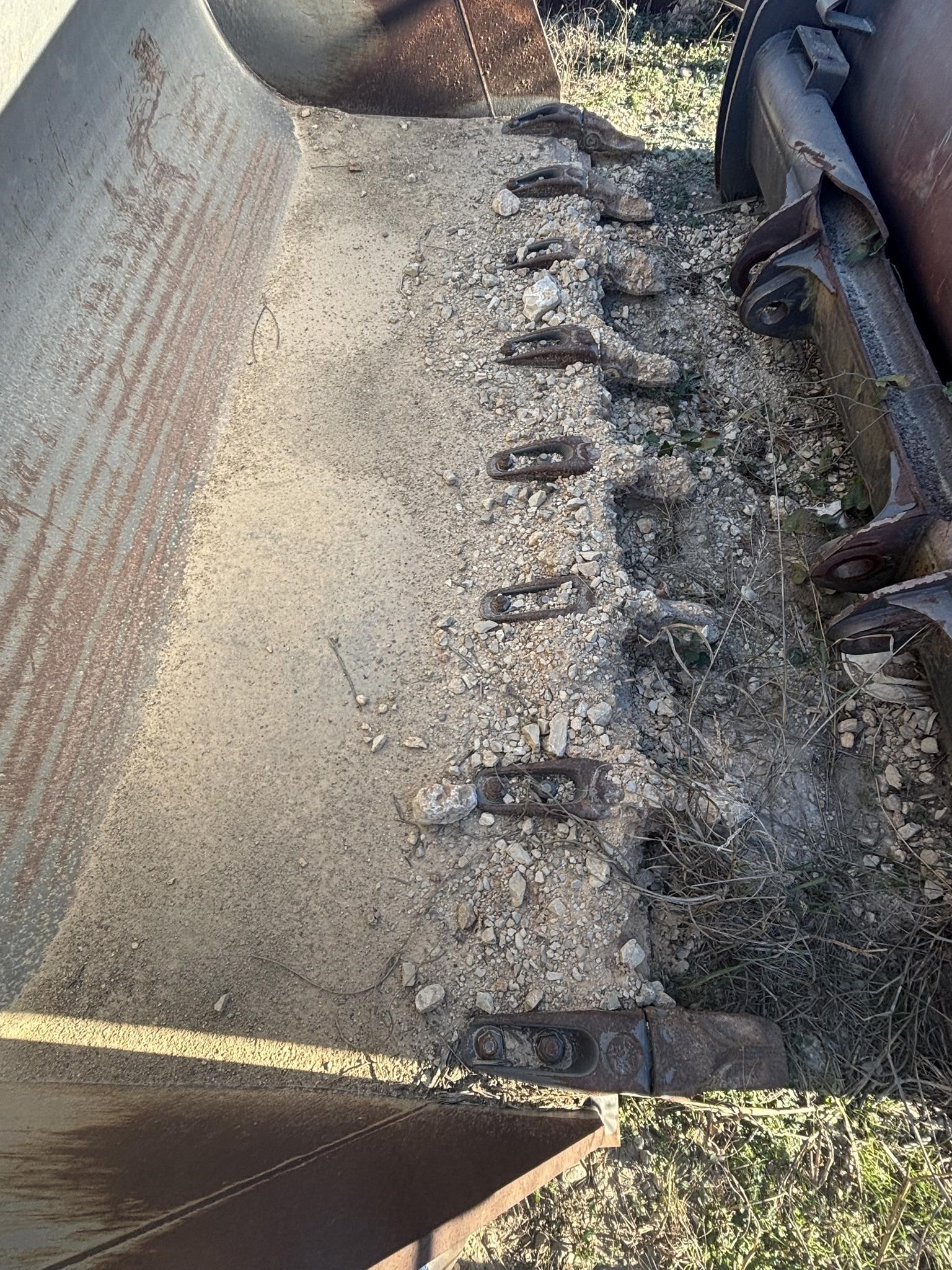 0 Volvo 5.25 YD PIN-ON BUCKET W/TEETH - L150H