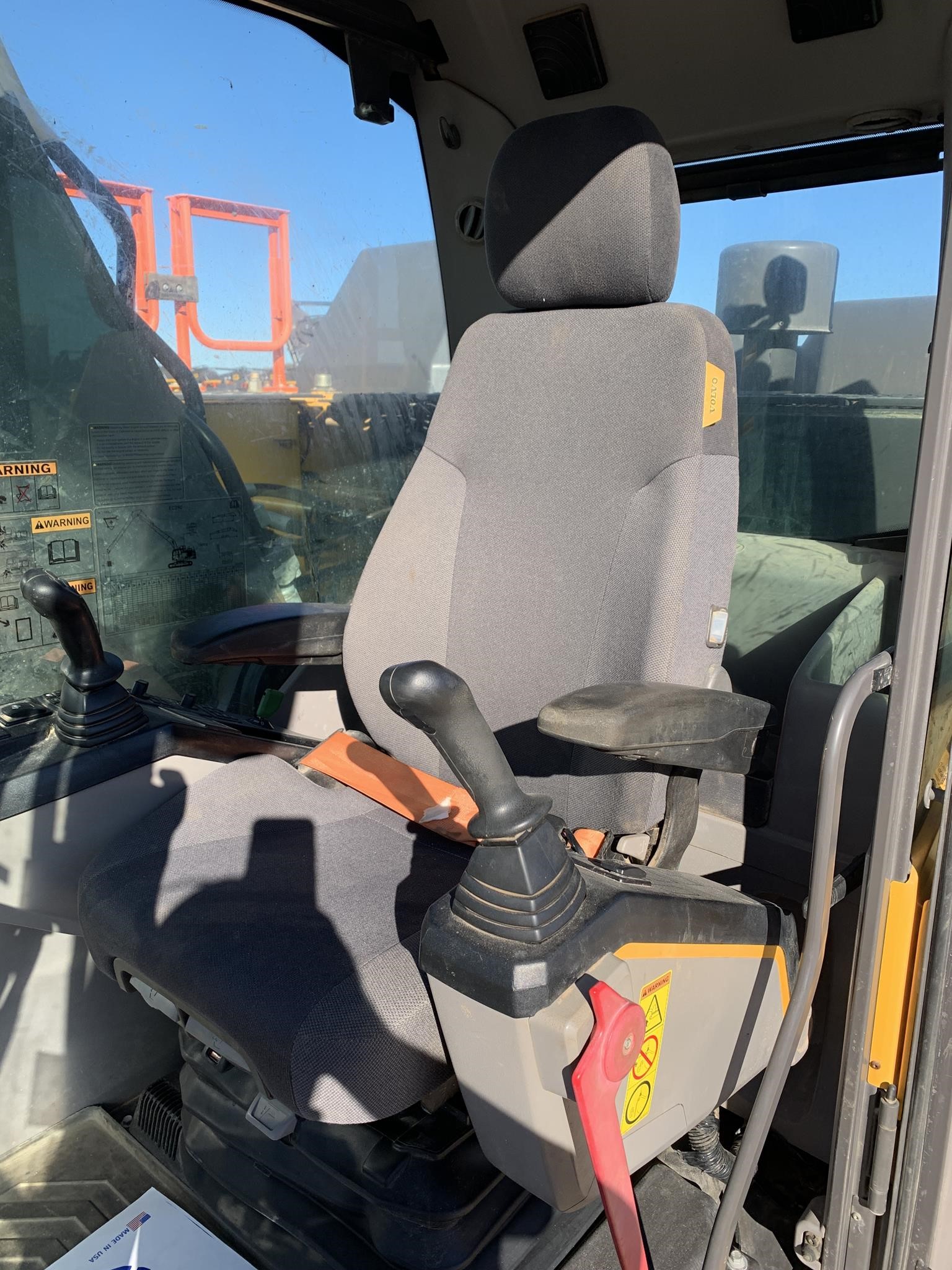 2022 Volvo EC250E LR
