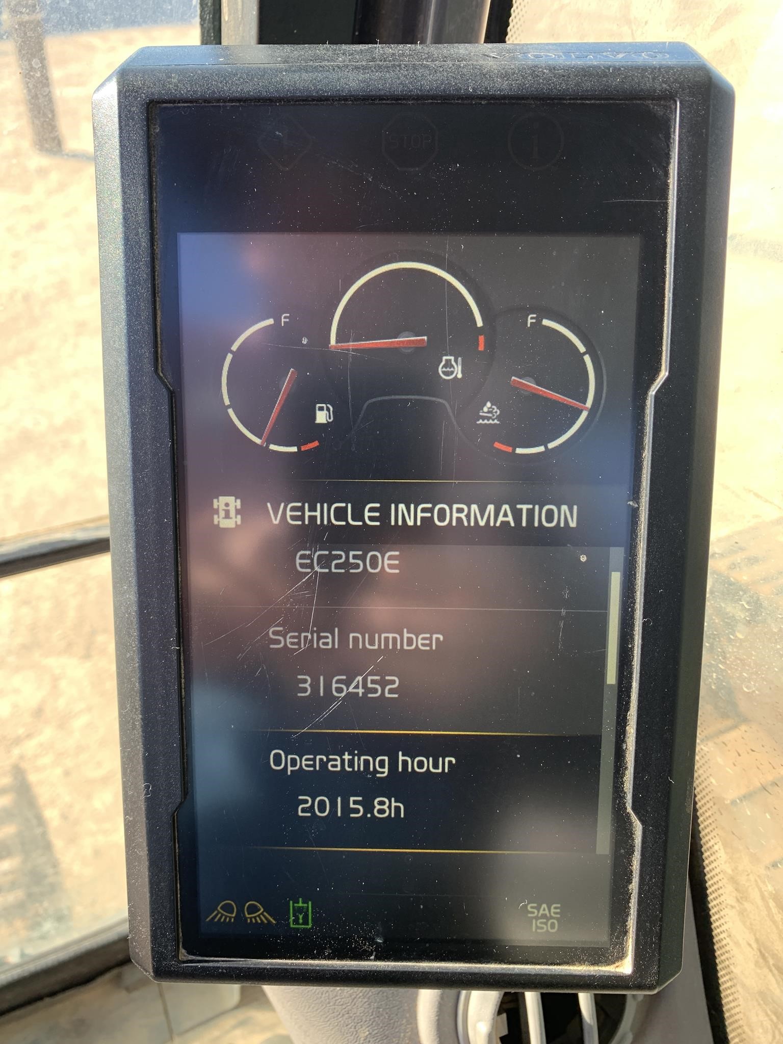 2022 Volvo EC250E LR