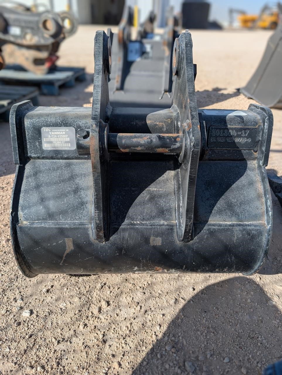 0 Yanmar 24 in. FLAT BOTTOM BUCKET - YANMAR VIO35 EXCAVATOR