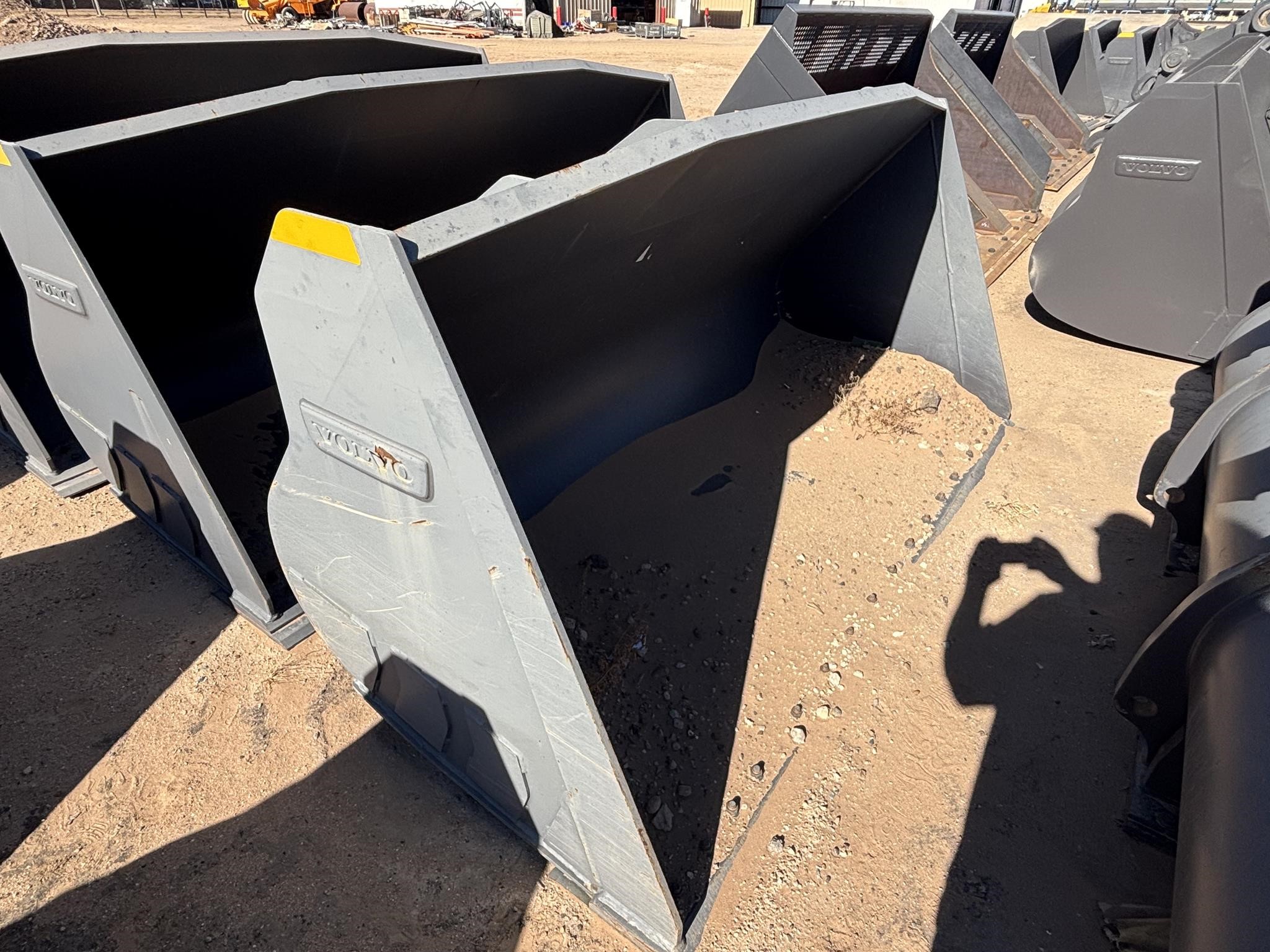 0 Volvo 3 YD QC BUCKET - L60H
