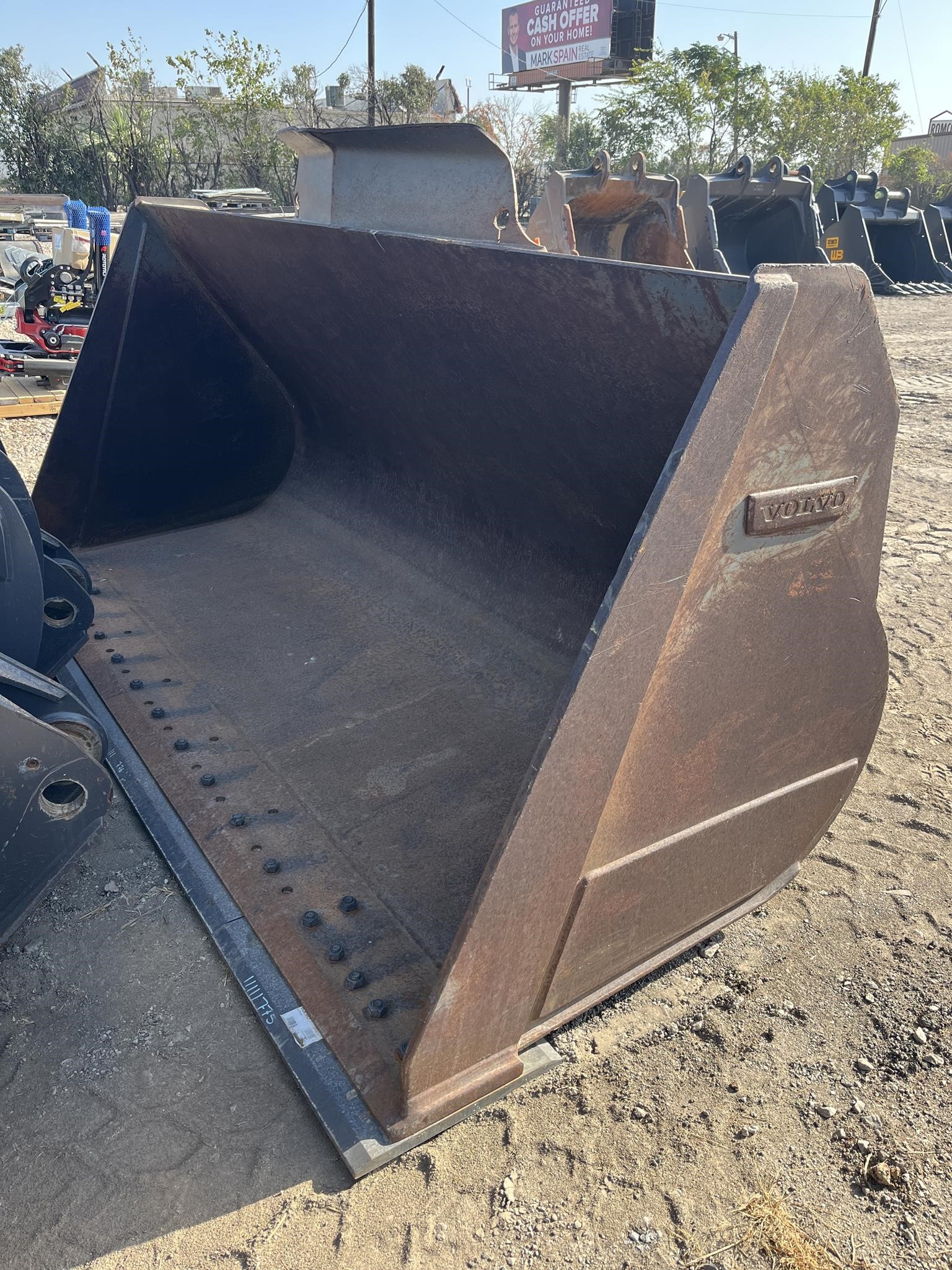 0 Volvo 6 YD PIN-ON BUCKET - L180H