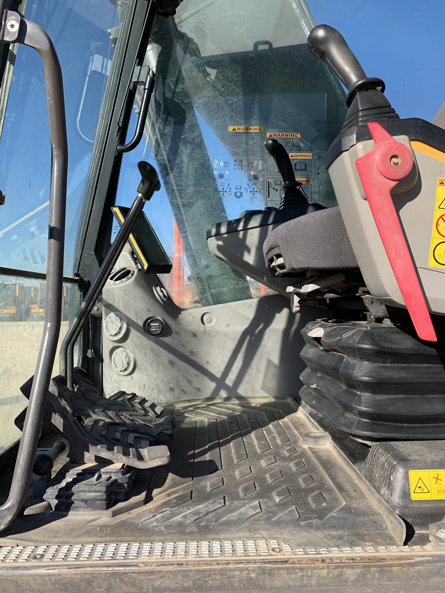 2022 Volvo EC250E LR