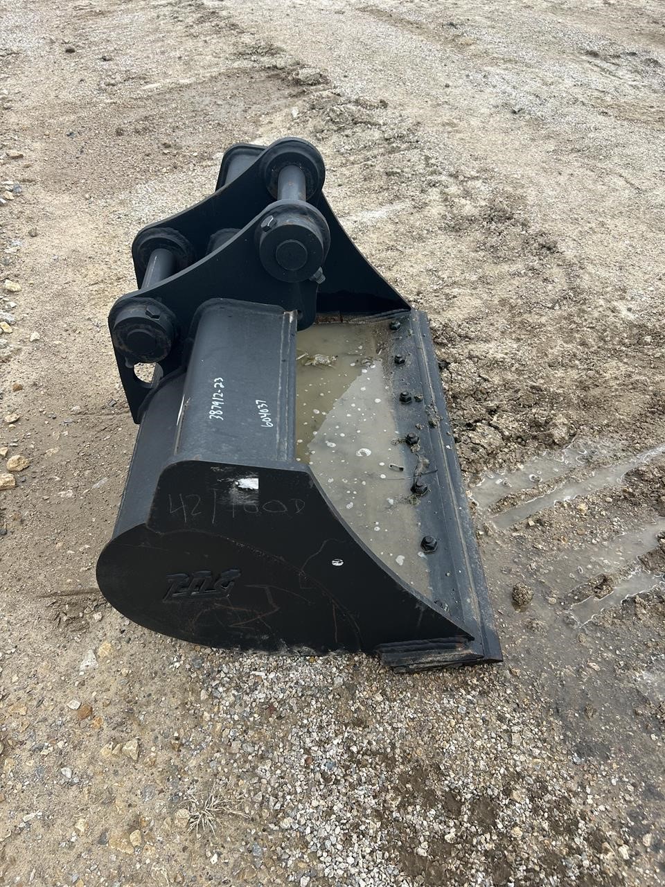 0 Yanmar 42 in. CLEAN-OUT BUCKET - YANMAR VIO100 EXCAVATOR